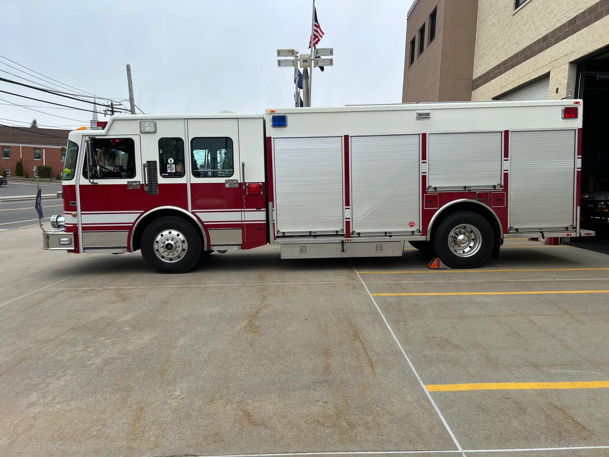 1999 Spartan/3D Walk Around Heavy Rescue - image 2