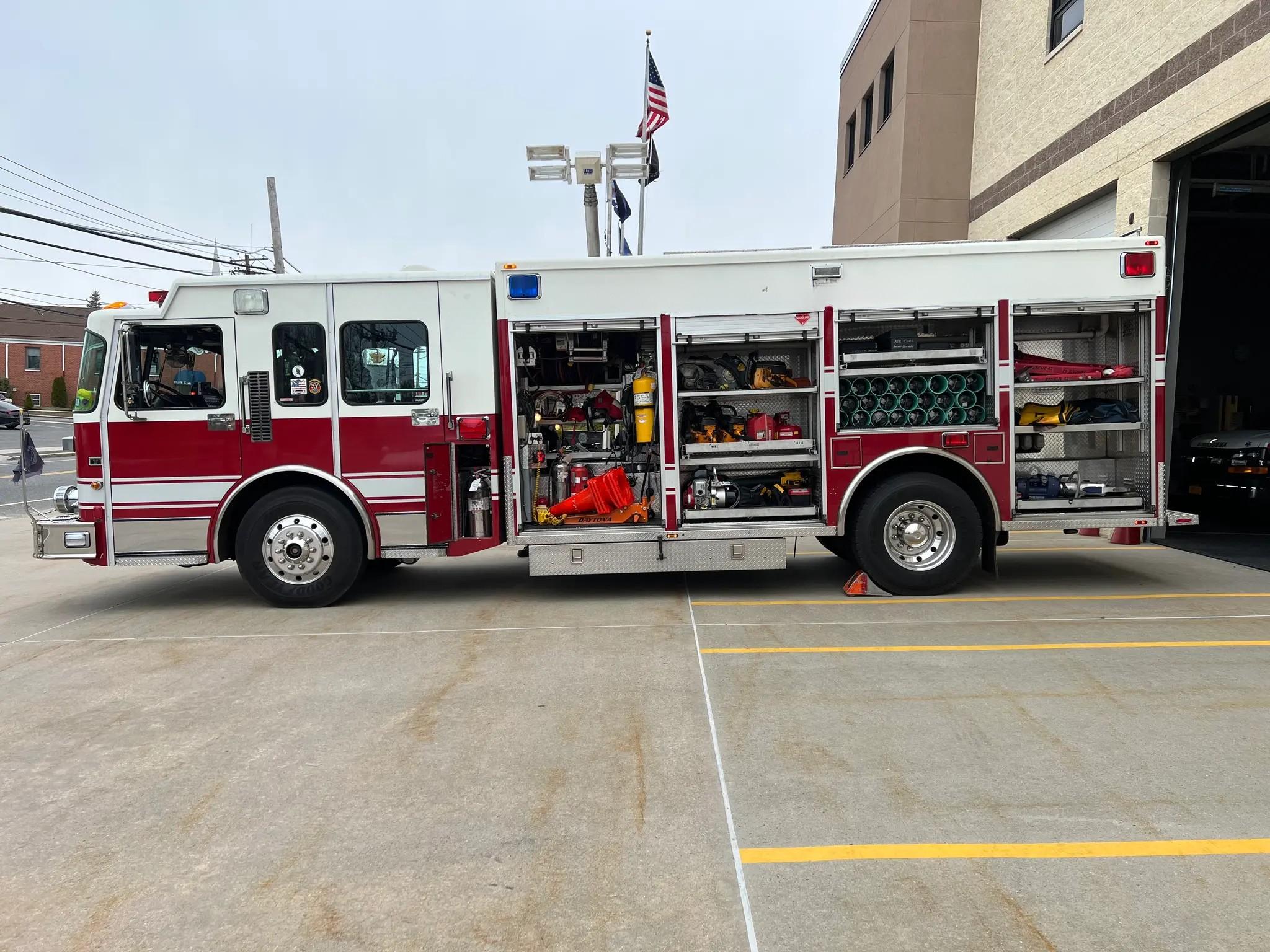 1999 Spartan/3D Walk Around Heavy Rescue - image 3