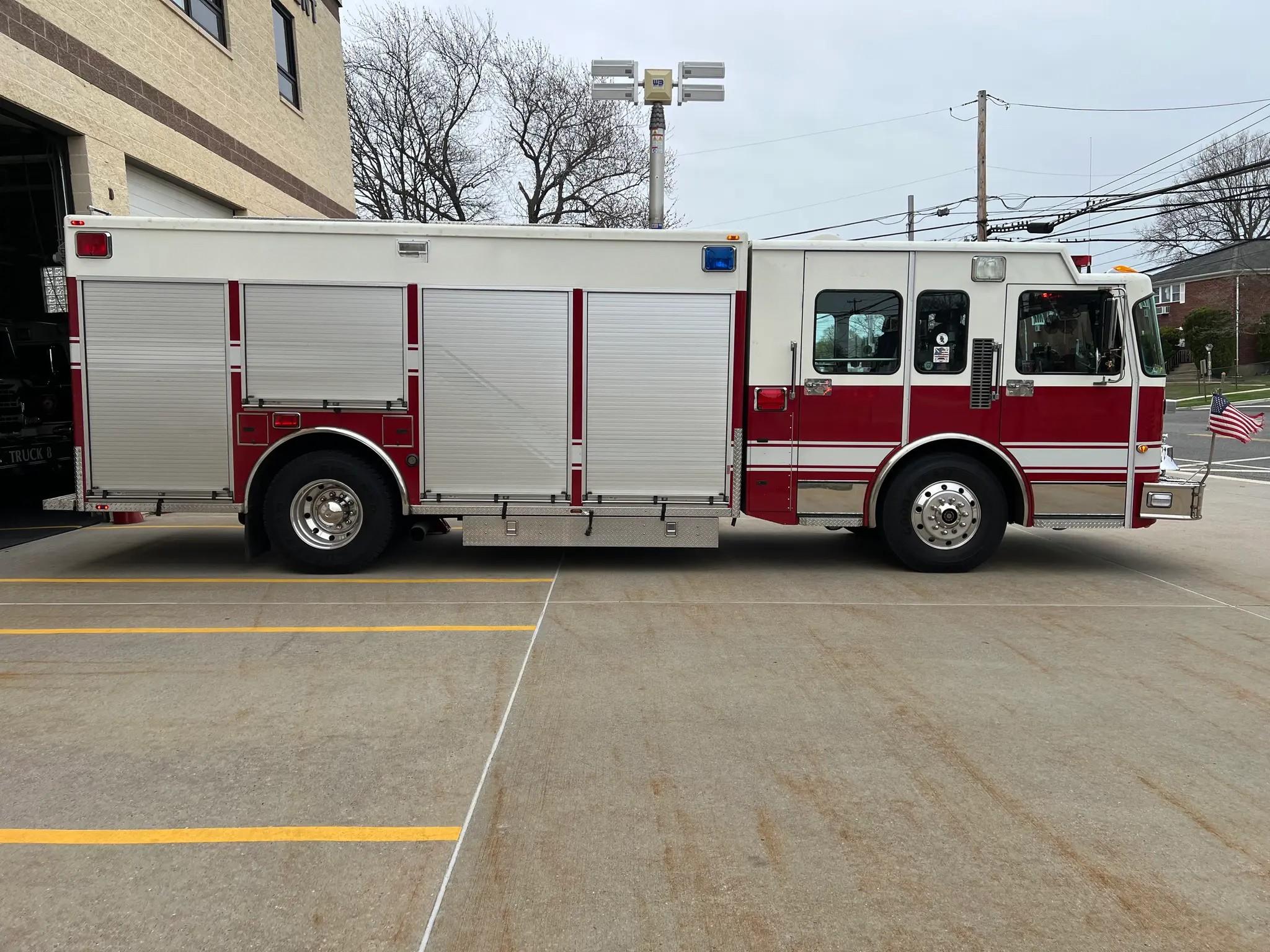 1999 Spartan/3D Walk Around Heavy Rescue - image 1