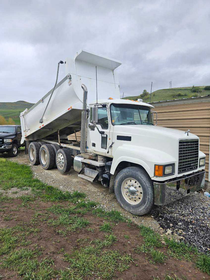 2011 Mack Pinnacle Dump Truck