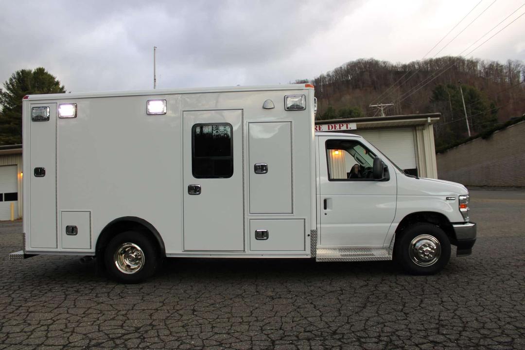 [Remount] New 2025 E450 Wheeled Coach