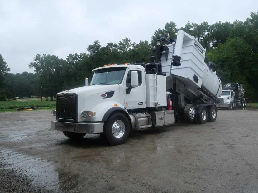 2021 Peterbilt Hydrovac — photo 6
