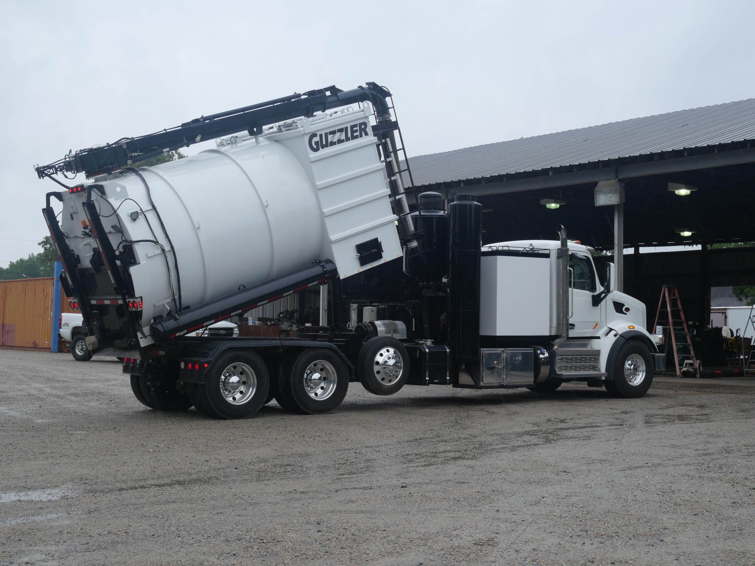 2021 Peterbilt Hydrovac - image 10