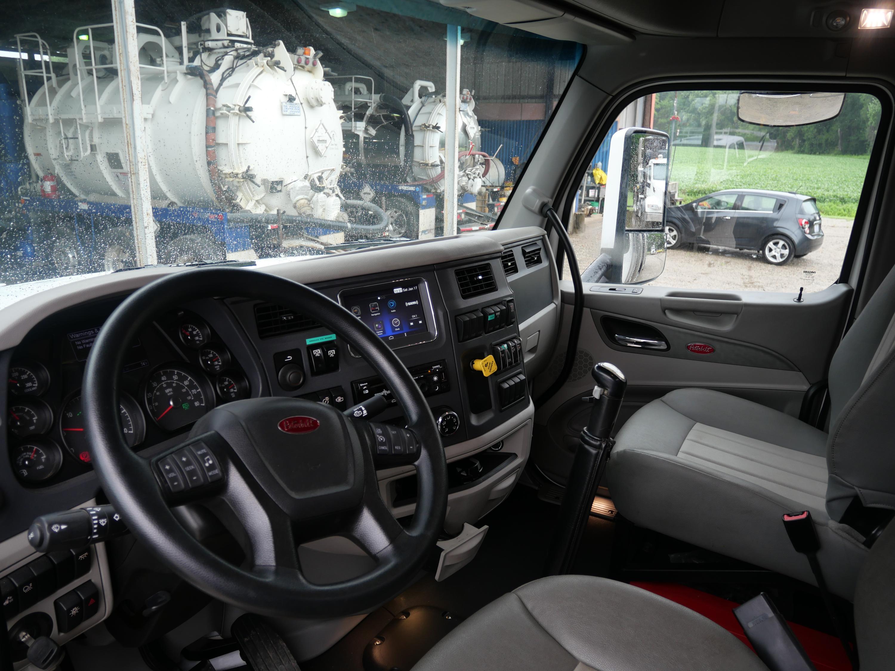 2021 Peterbilt Hydrovac - image 29