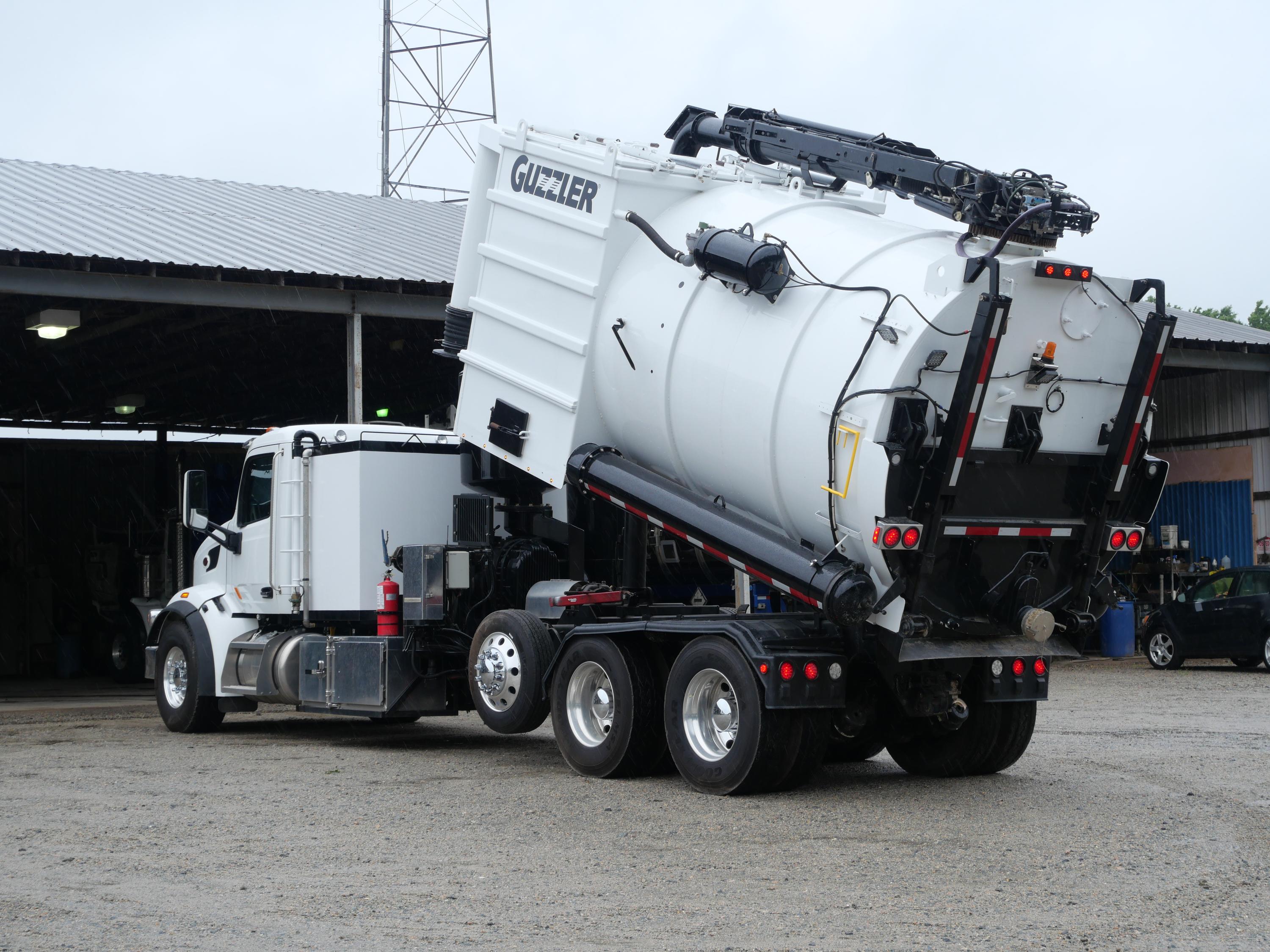2021 Peterbilt Hydrovac - image 12