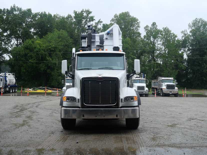 2021 Peterbilt Hydrovac — photo 7