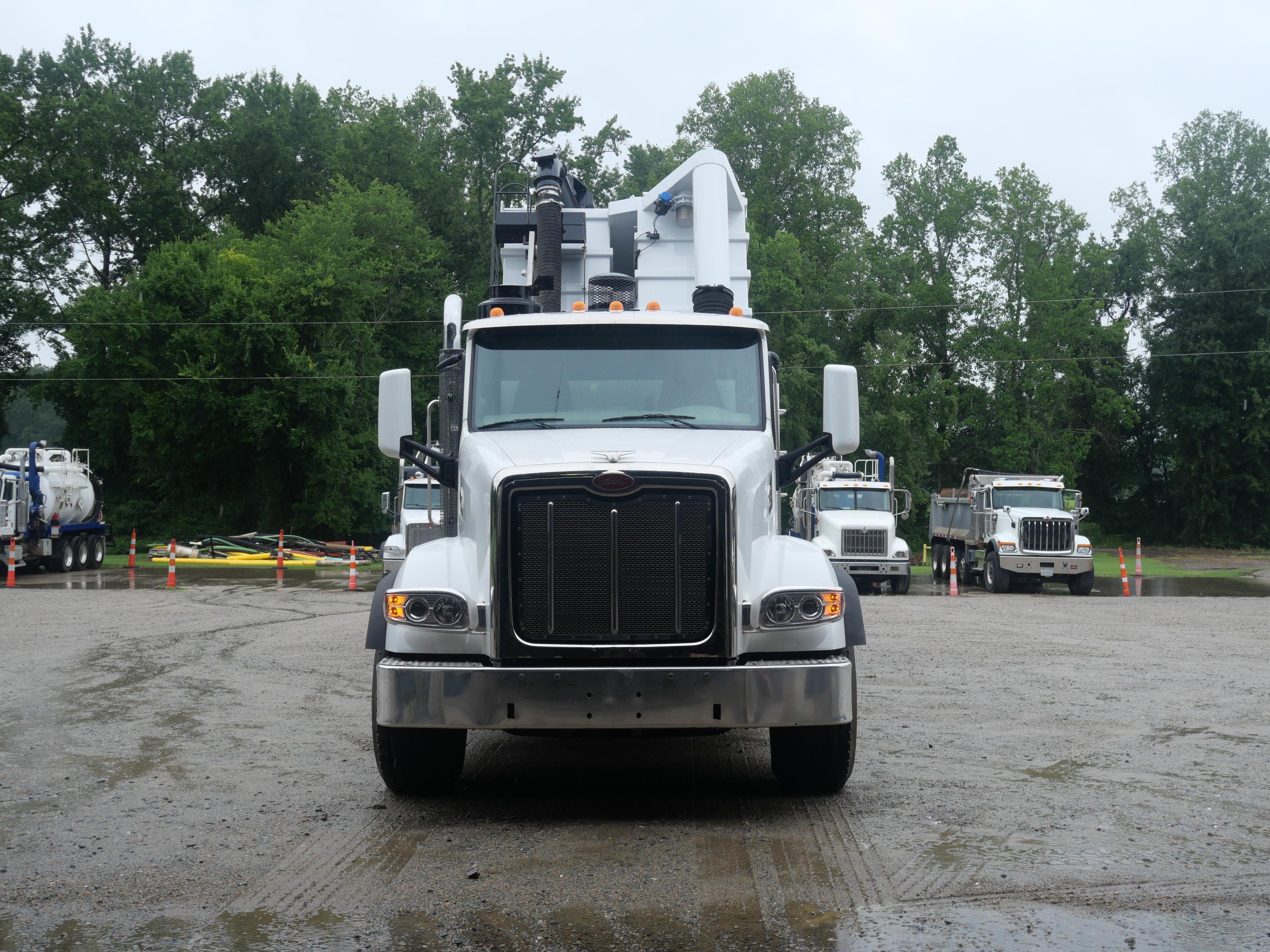 2021 Peterbilt Hydrovac - image 7