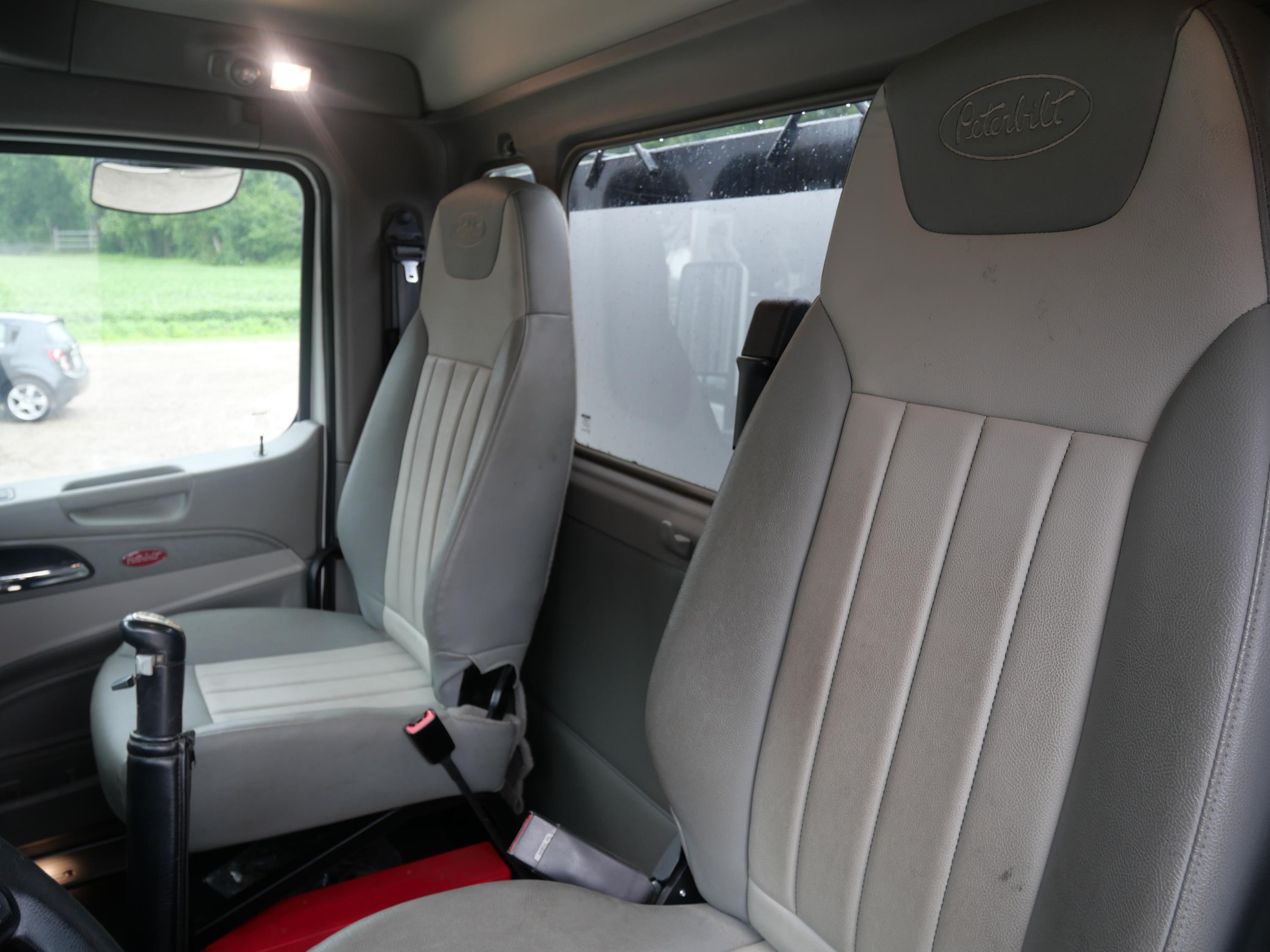2021 Peterbilt Hydrovac - image 30
