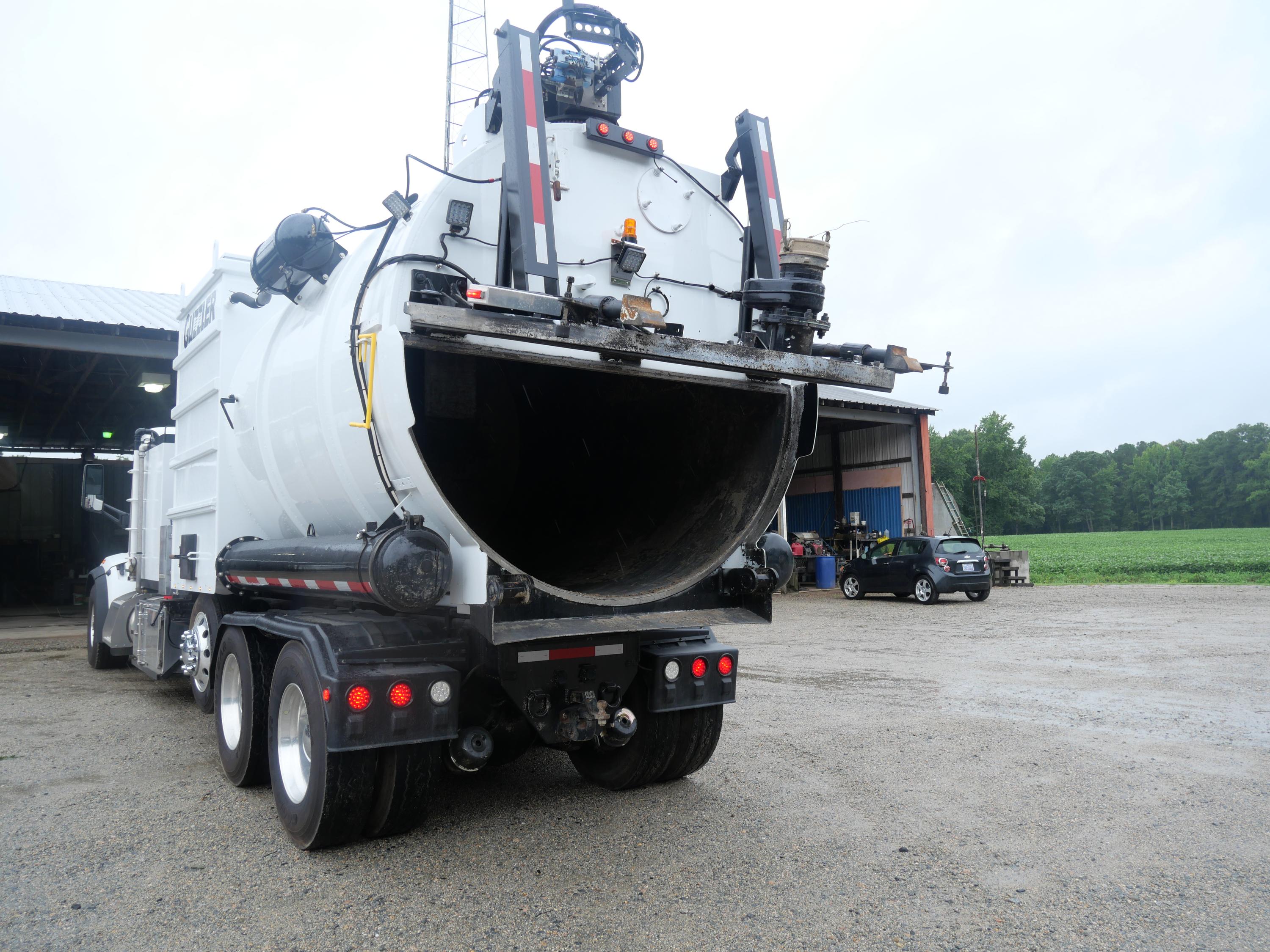 2021 Peterbilt Hydrovac - image 33