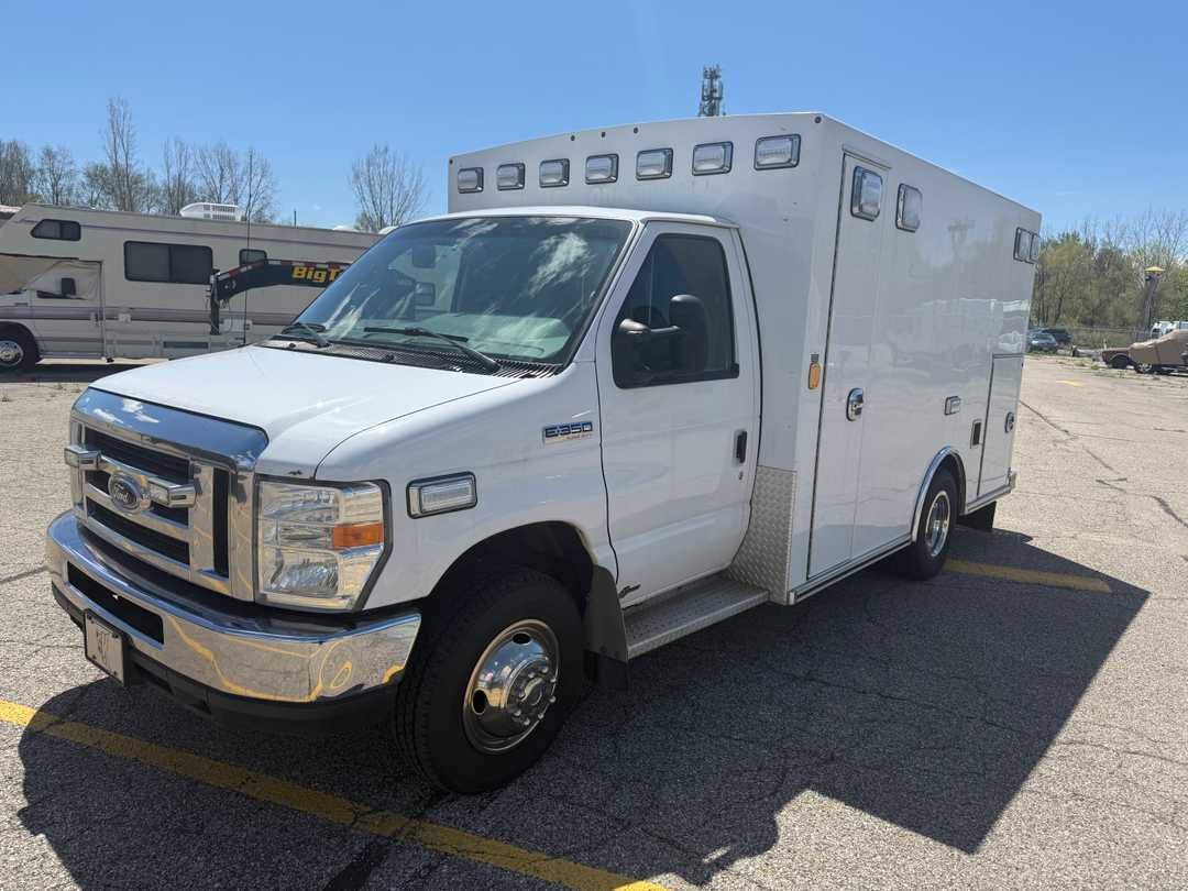 2014 Ford E450 ambulance