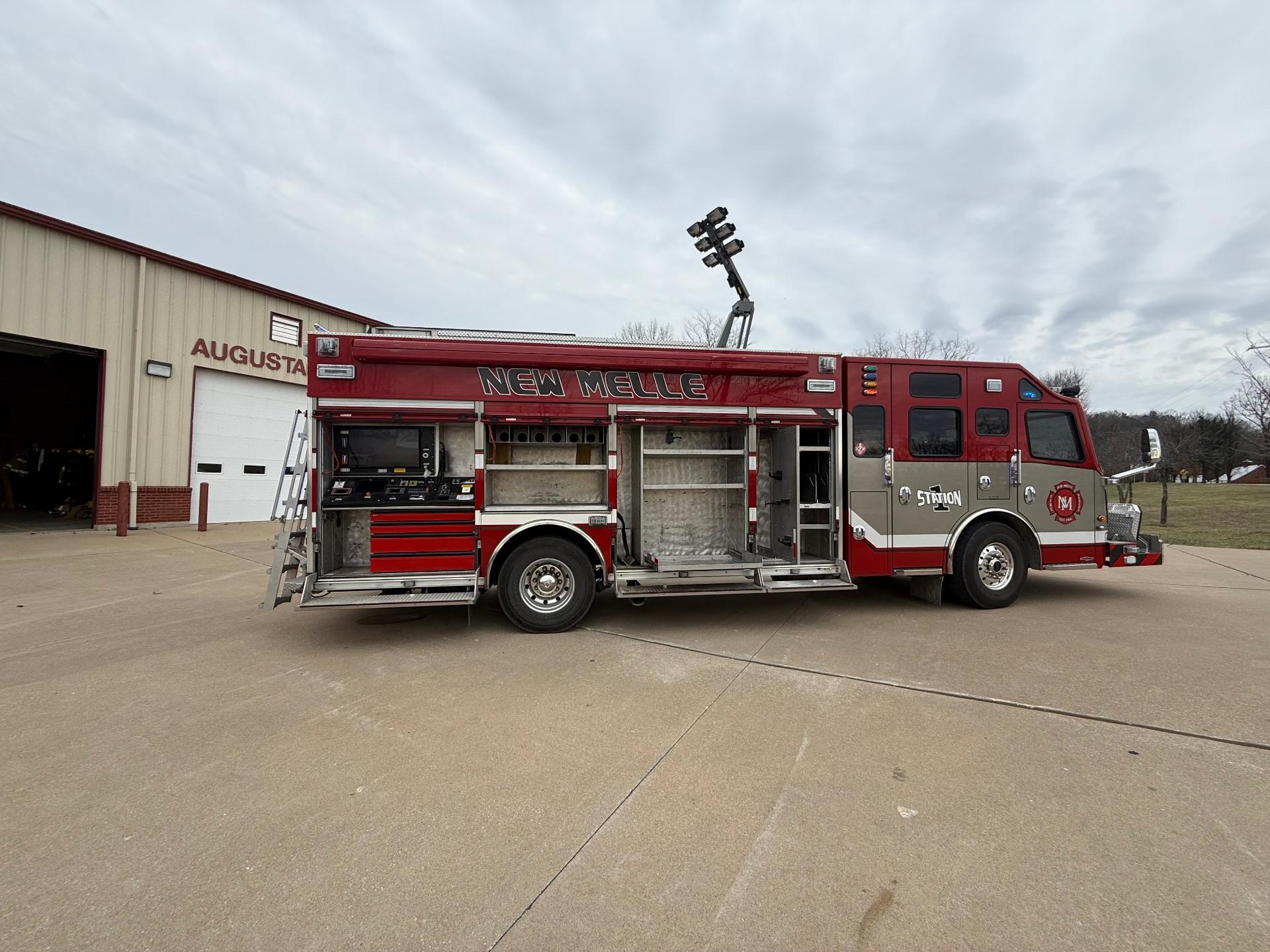 2018 Rosenbauer Commander Rescue Pumper - image 4