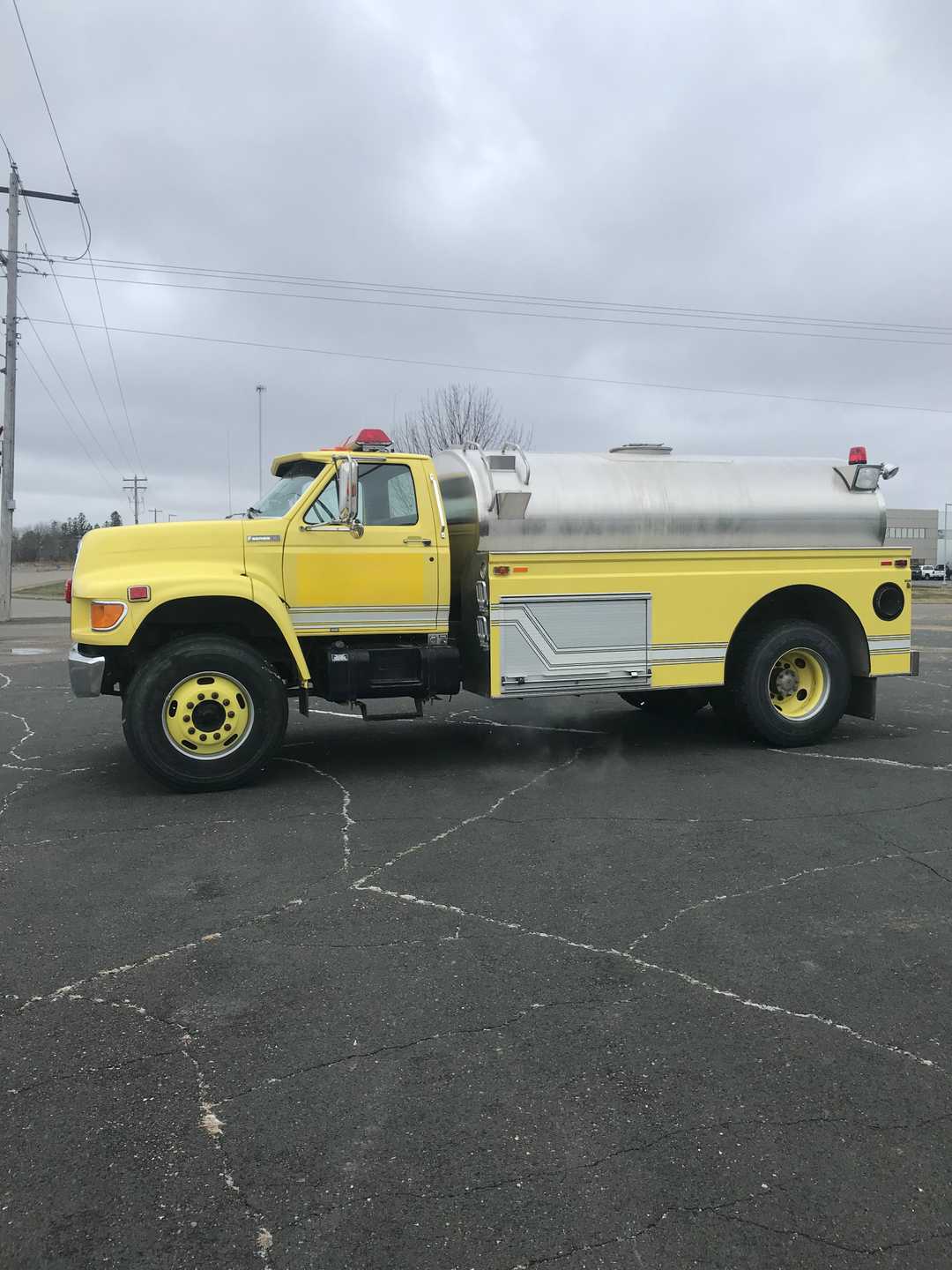 1995 Ford F-Series 2000 Gallon S&S Tanker