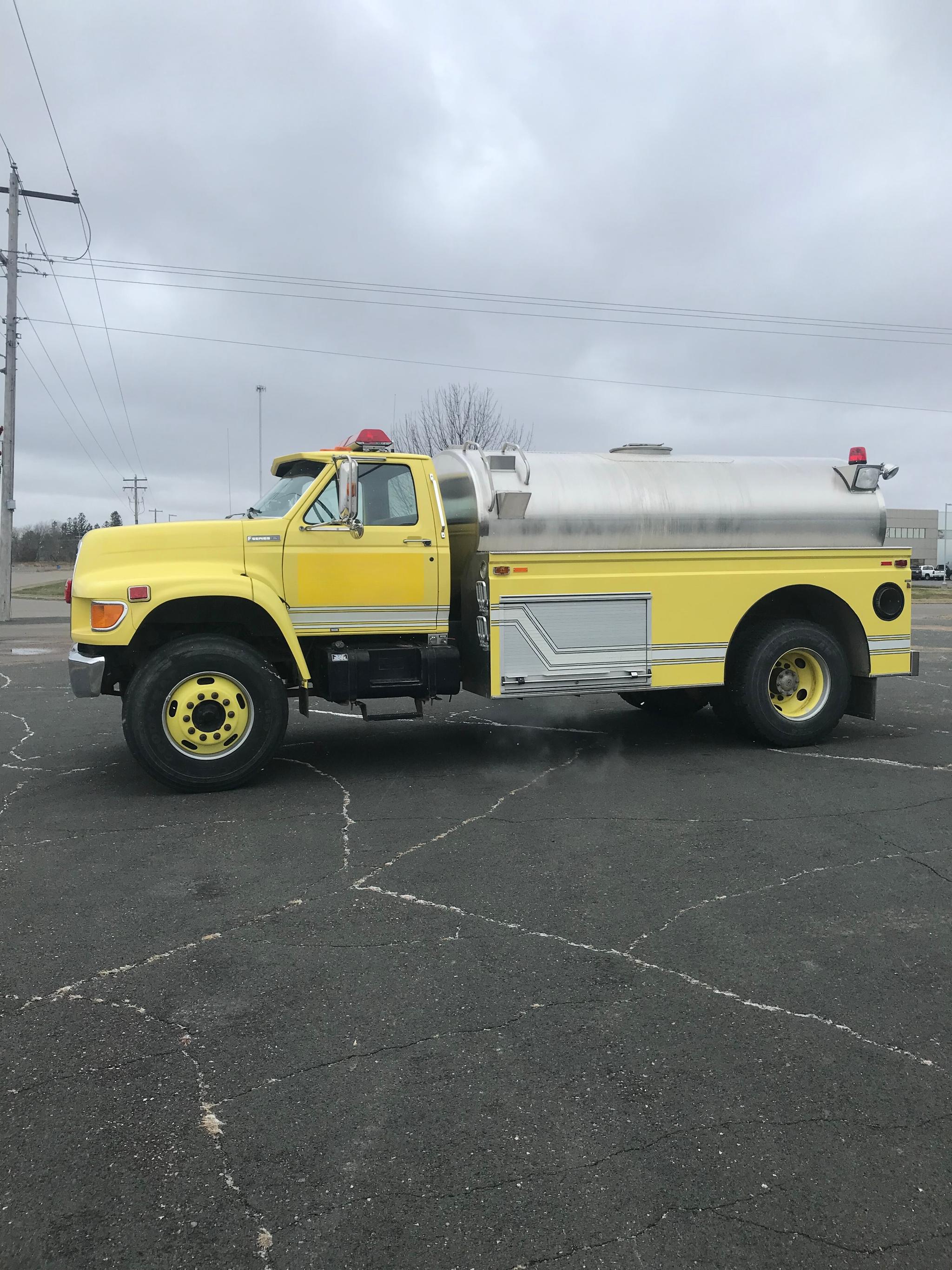 1995 Ford F-Series 2000 Gallon S&S Tanker - image 1