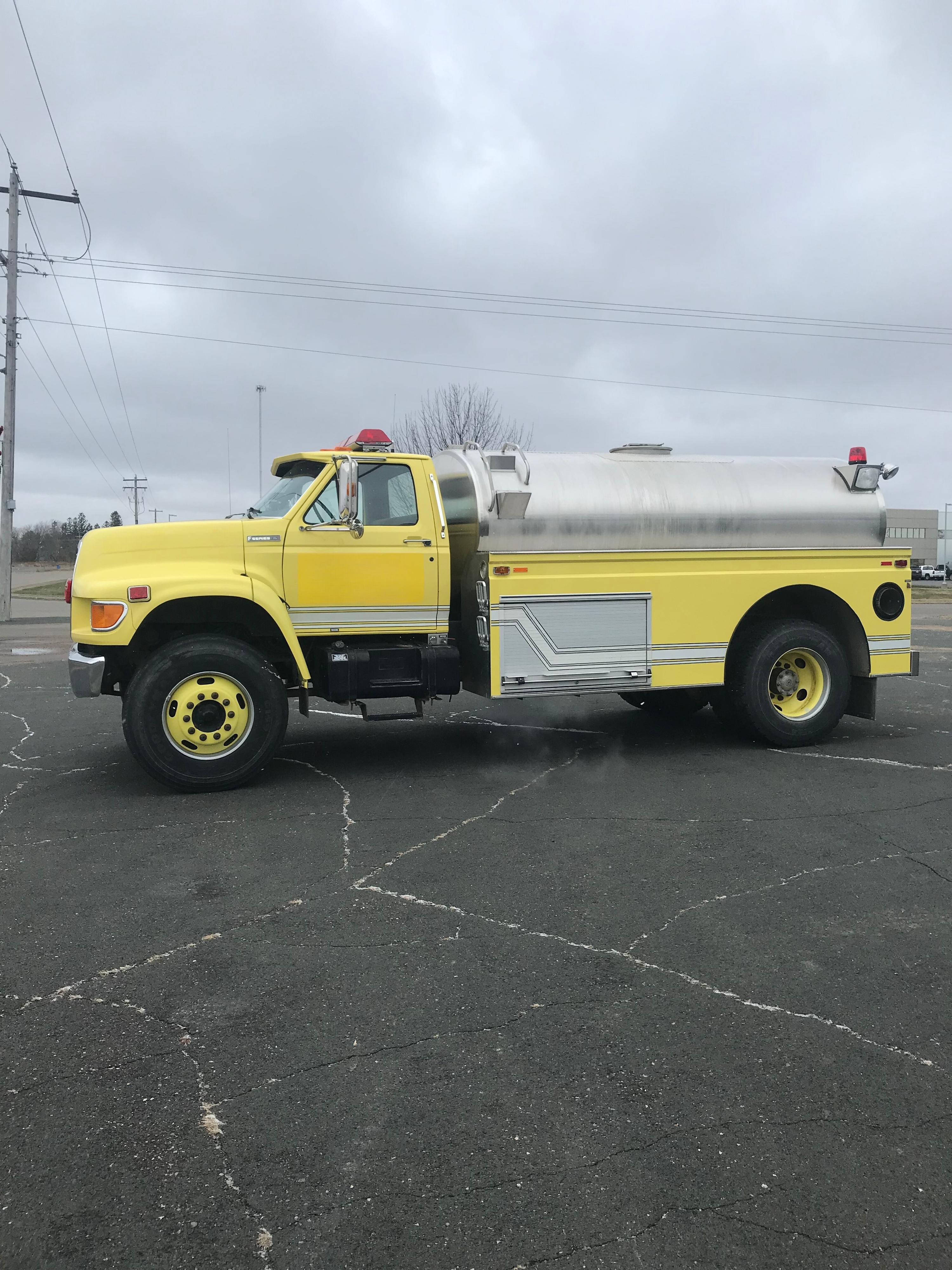 1995 Ford F-Series 2000 Gallon S&S Tanker - image 1
