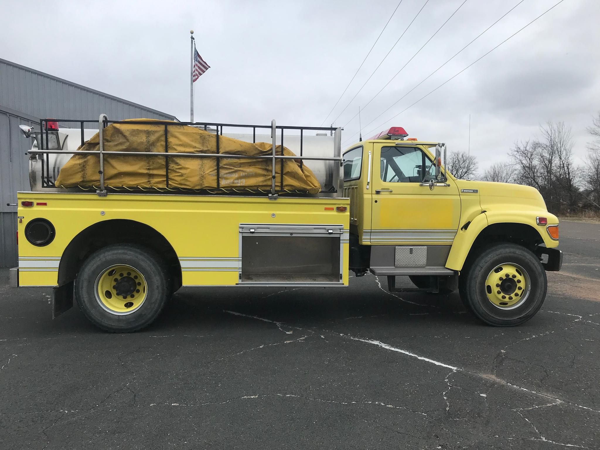 1995 Ford F-Series 2000 Gallon S&S Tanker - image 3