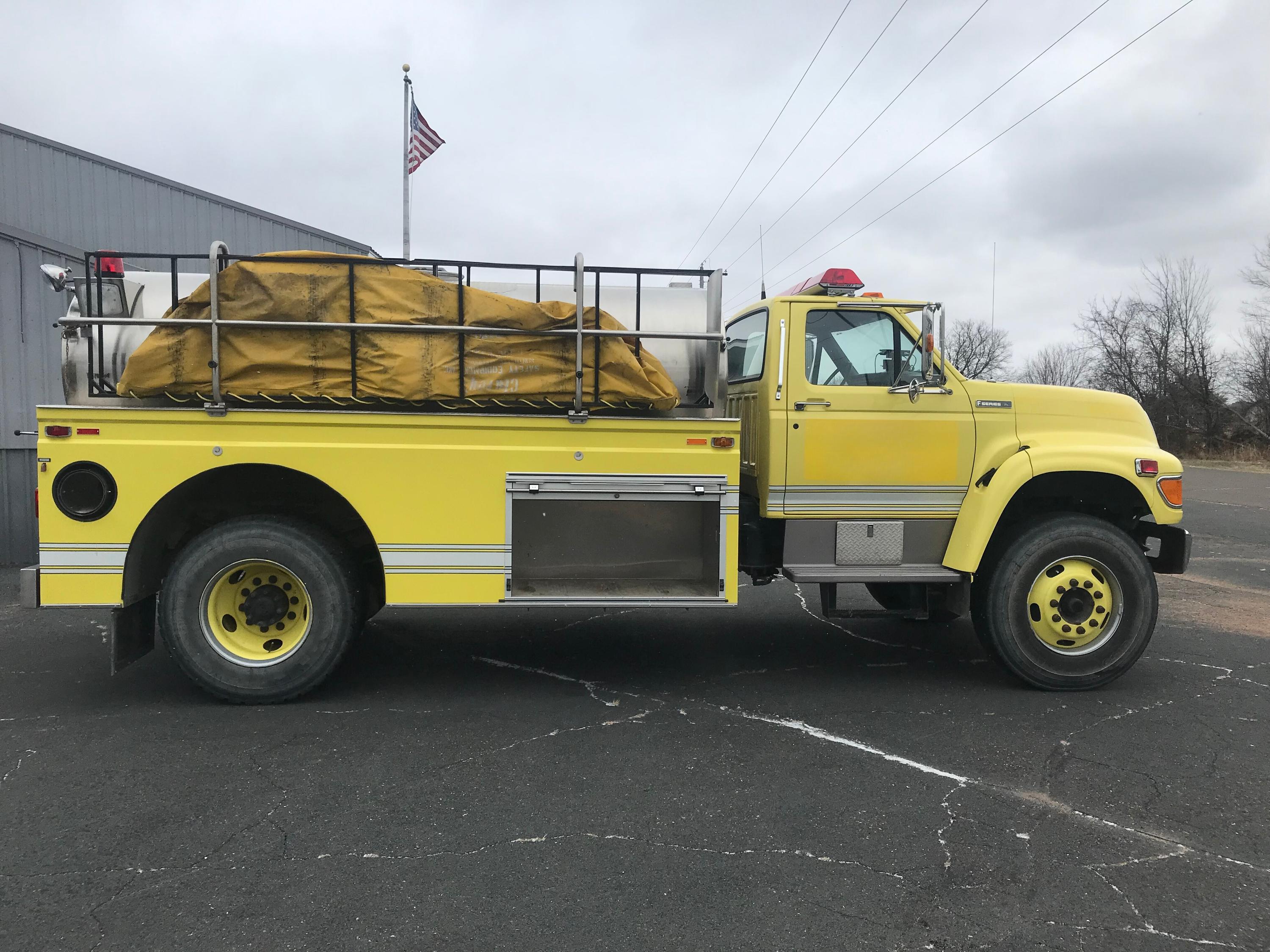 1995 Ford F-Series 2000 Gallon S&S Tanker - image 3