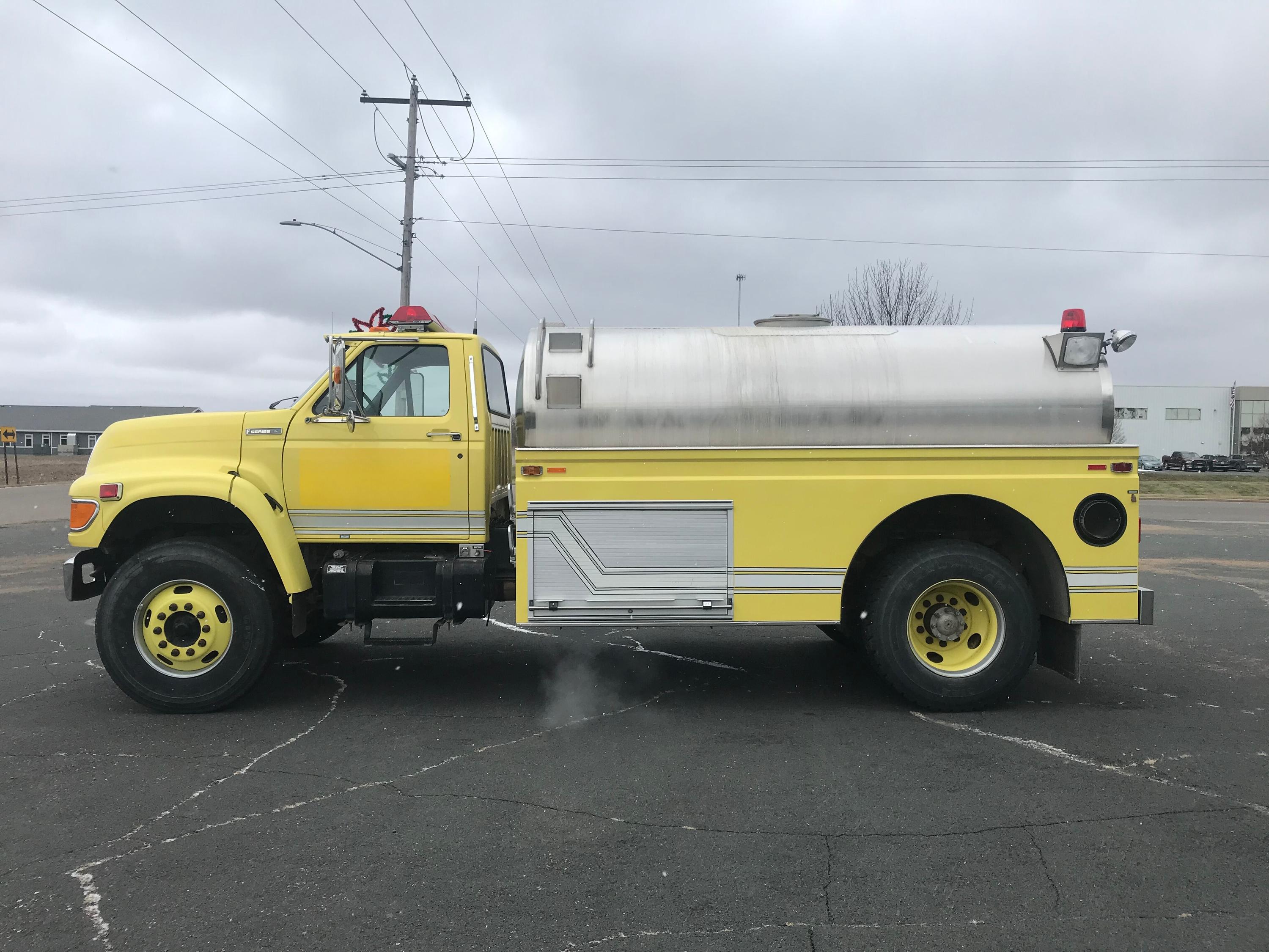 1995 Ford F-Series 2000 Gallon S&S Tanker - image 4
