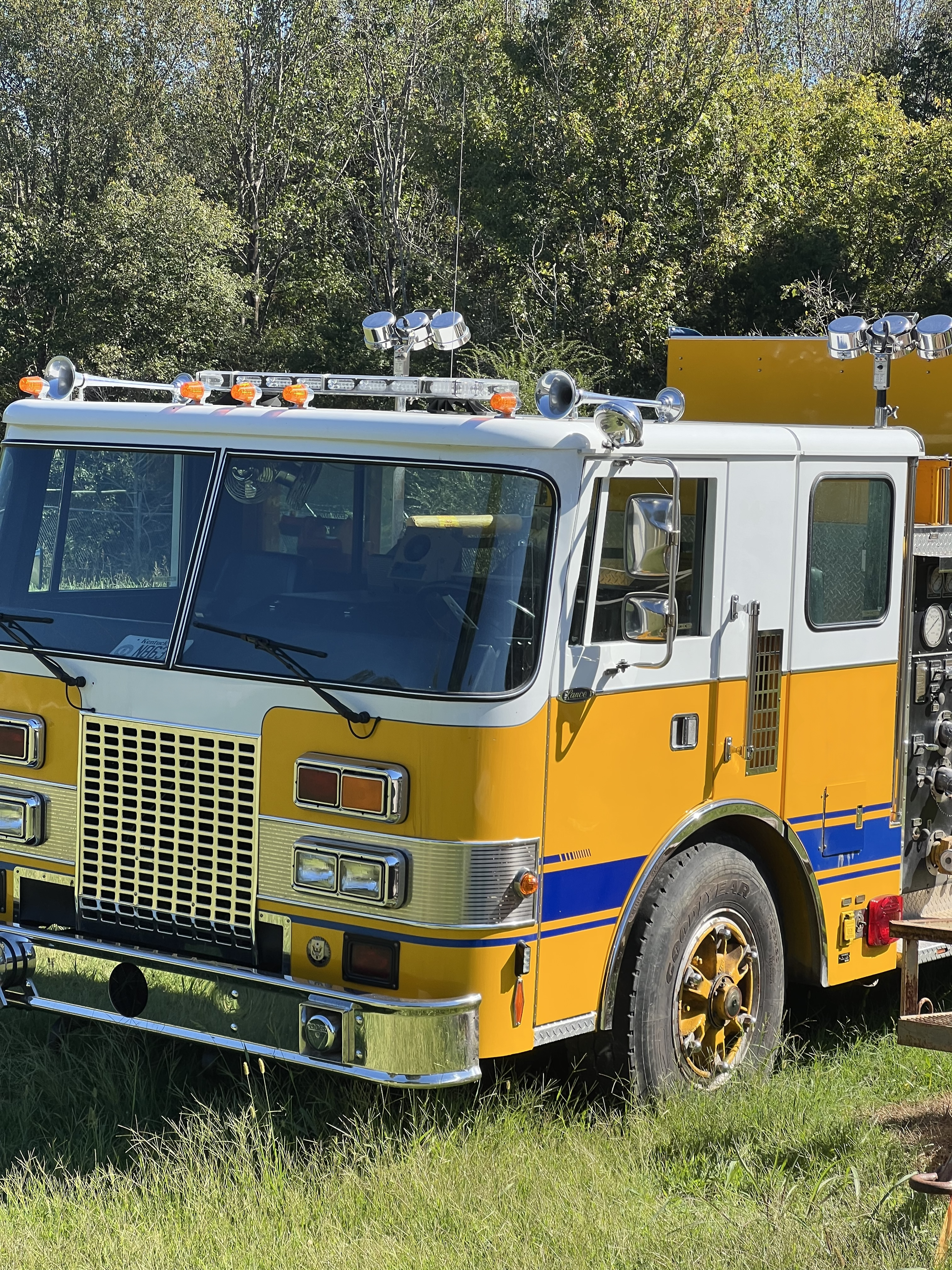 1987 4 Guys Pierce Pumper Tanker - image 2