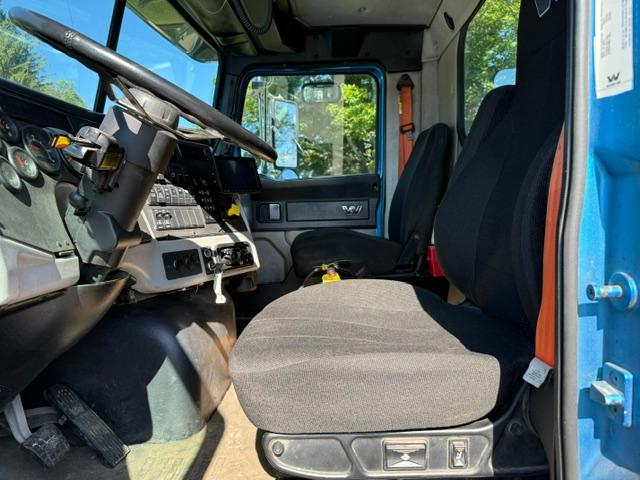 2020 Western Star Pak-Mor Rear Loader - image 4