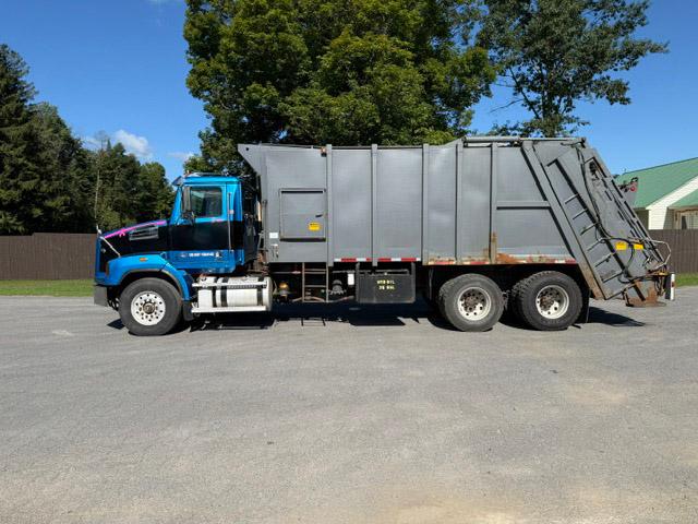 2020 Western Star Pak-Mor Rear Loader - image 1