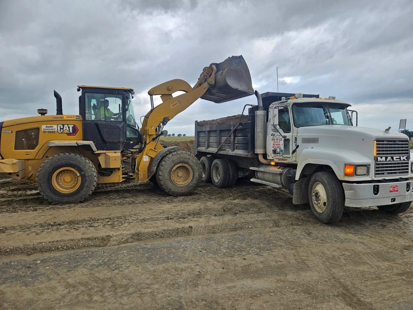 2005 Mack CHN613 Dump Truck - image 5