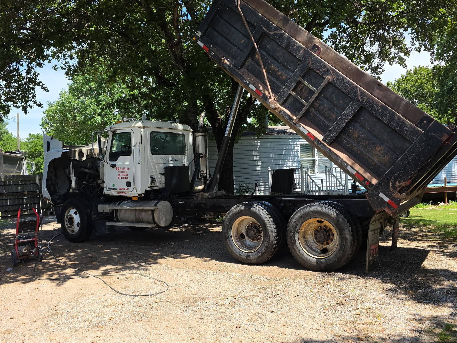 2005 Mack CHN613 Dump Truck - image 7