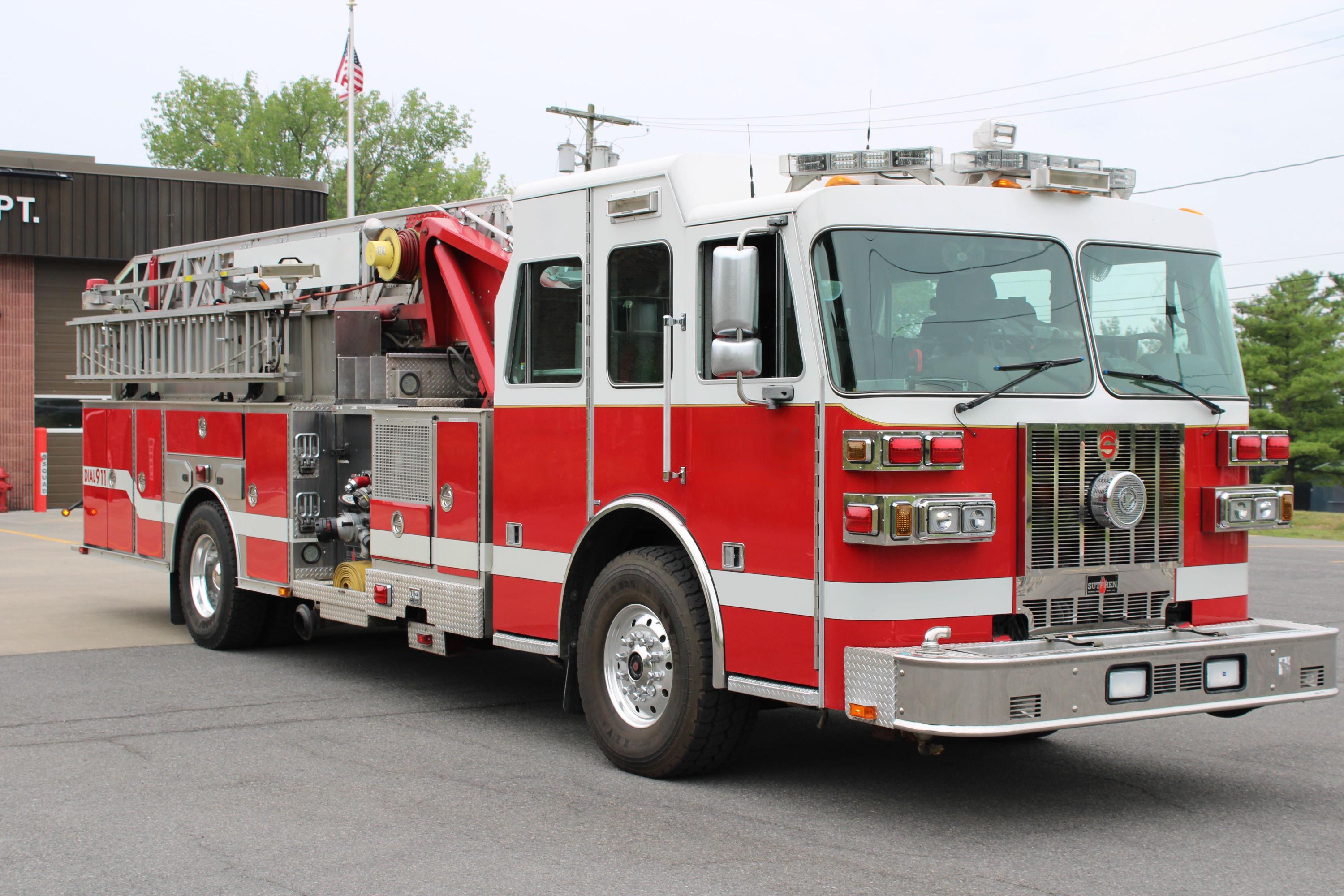2009 Sutphen SL75 Quint - image 3