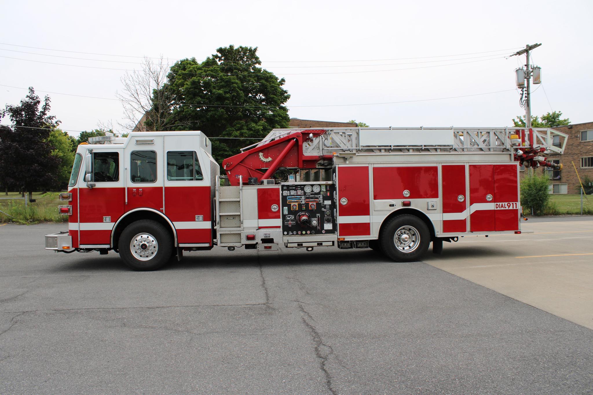 2009 Sutphen SL75 Quint - image 4