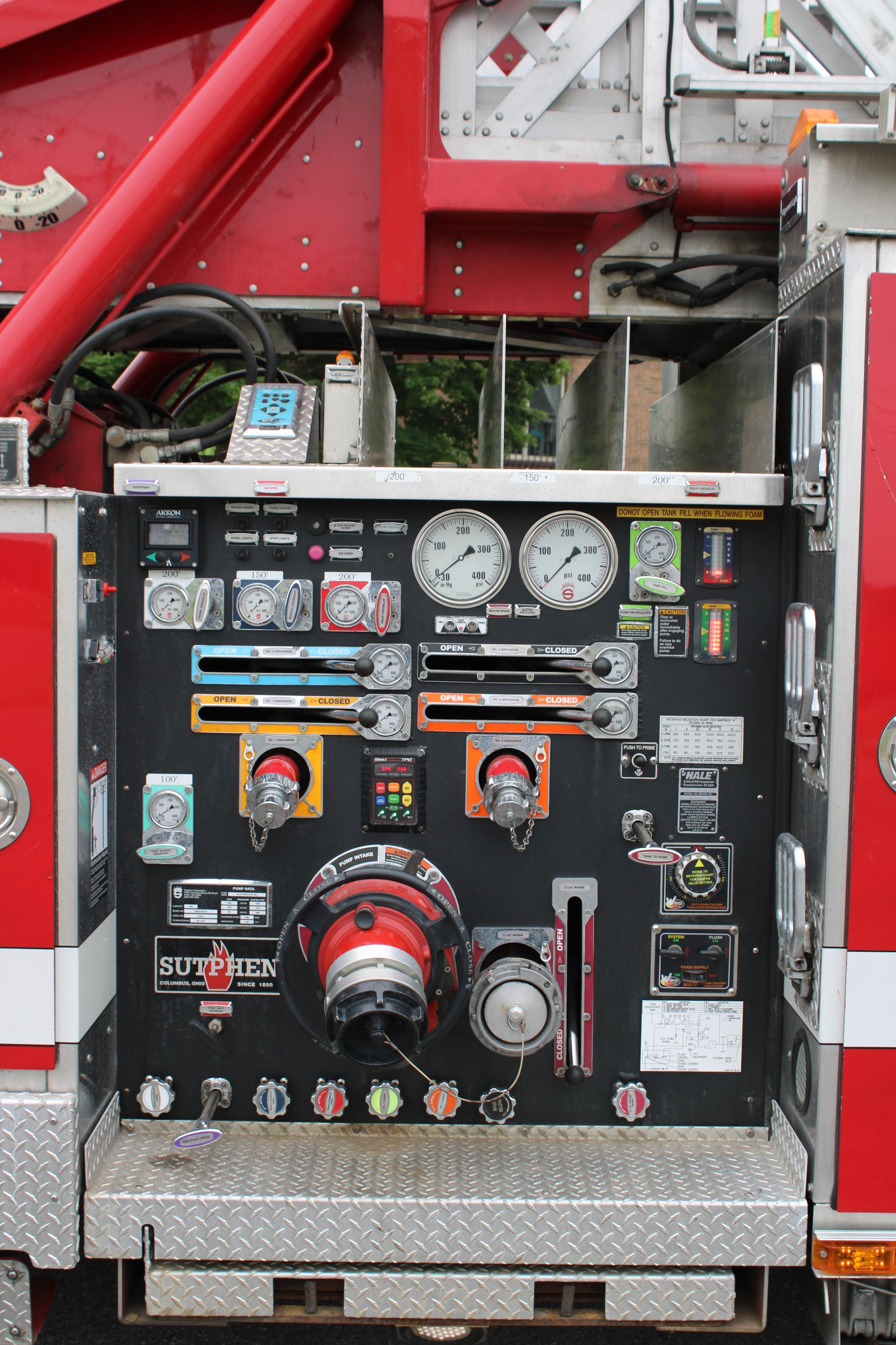 2009 Sutphen SL75 Quint - image 5