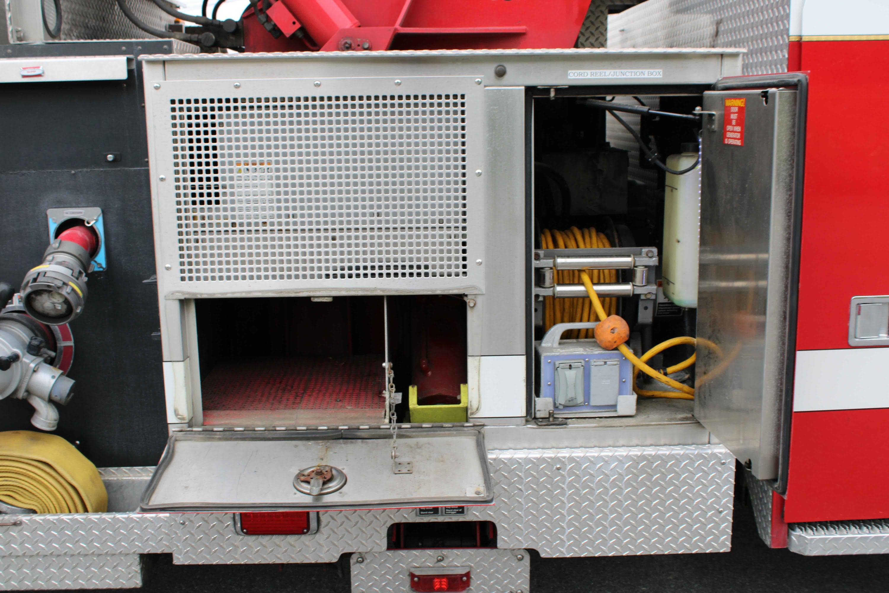 2009 Sutphen SL75 Quint - image 16