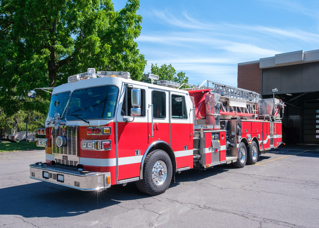 2009 Sutphen 100' Aerial
