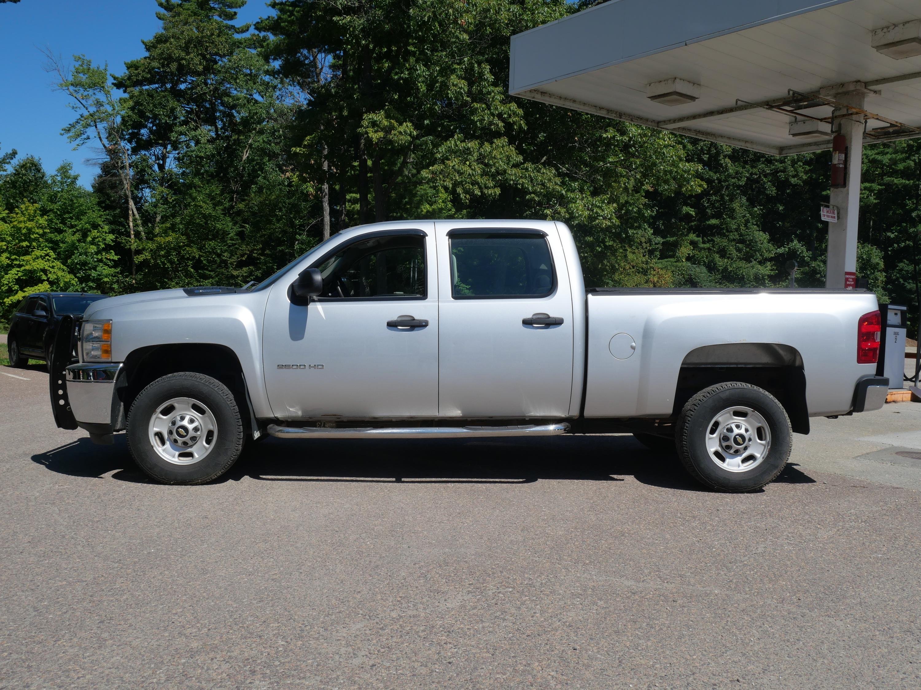 2013 Chevrolet Silverado 2500 4WD - image 2
