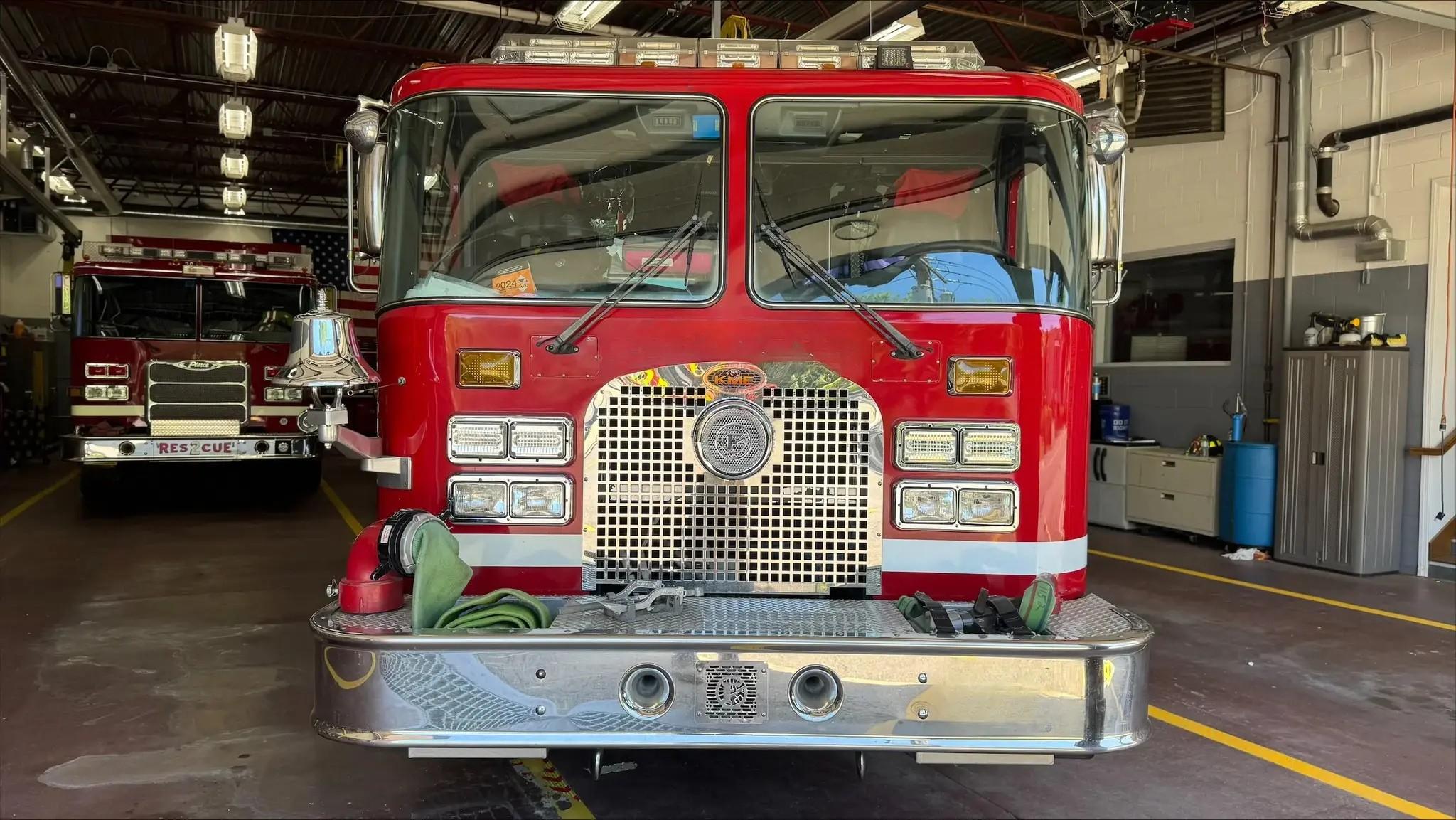 2002 KME Excel Engine, including equipment - image 2