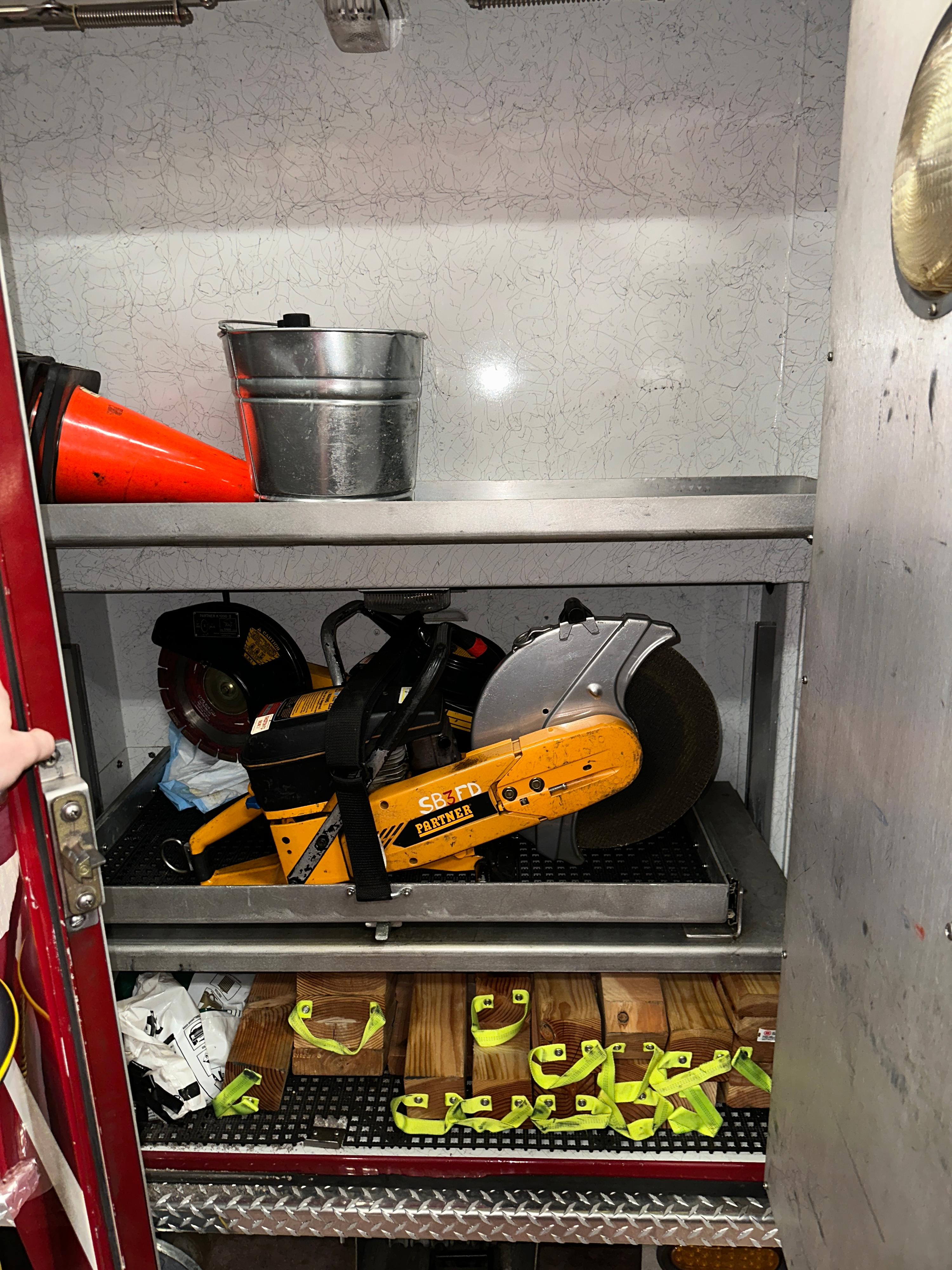 2002 KME Excel Engine, including equipment - image 27