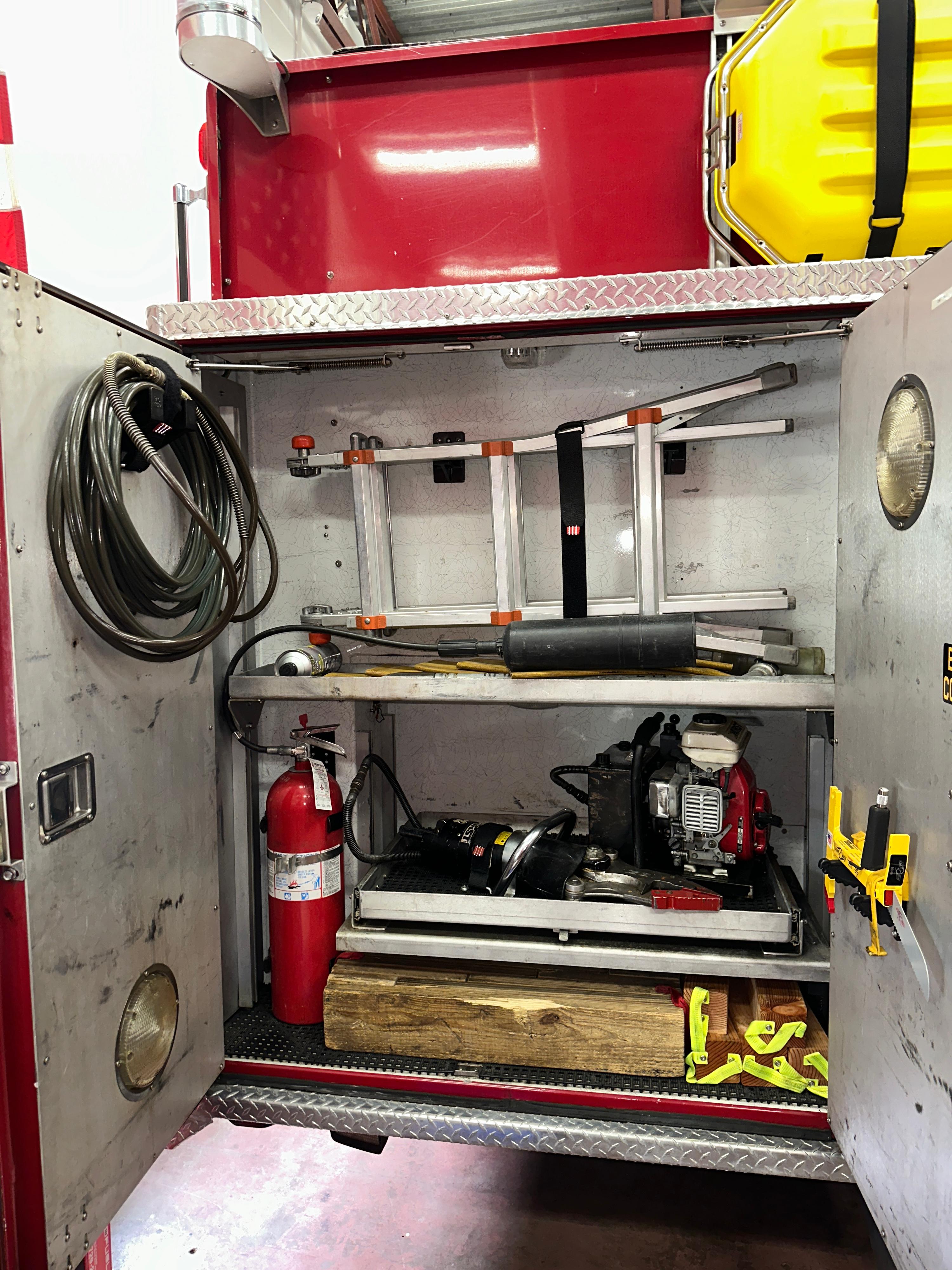 2002 KME Excel Engine, including equipment - image 31