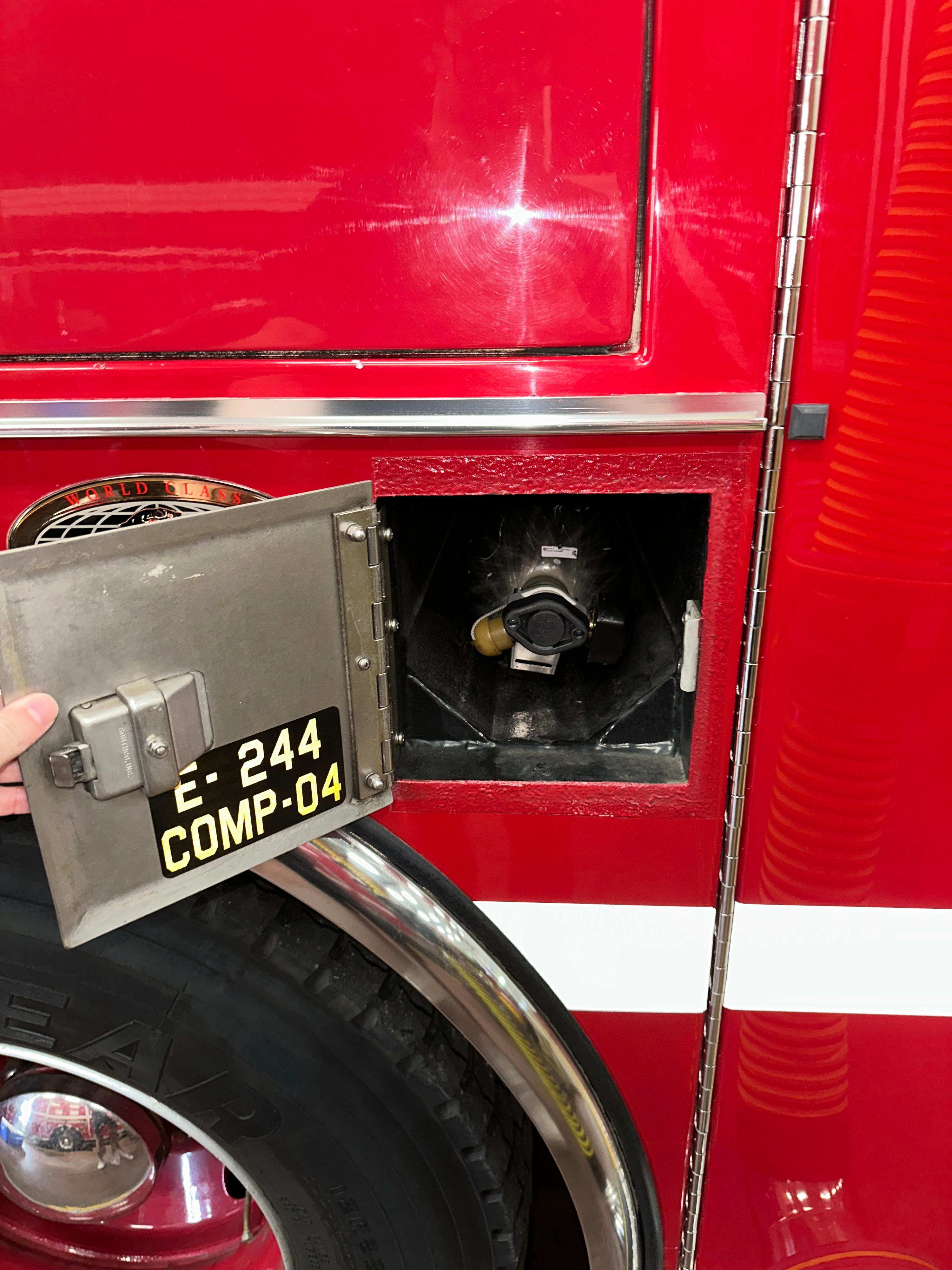 2002 KME Excel Engine, including equipment - image 30