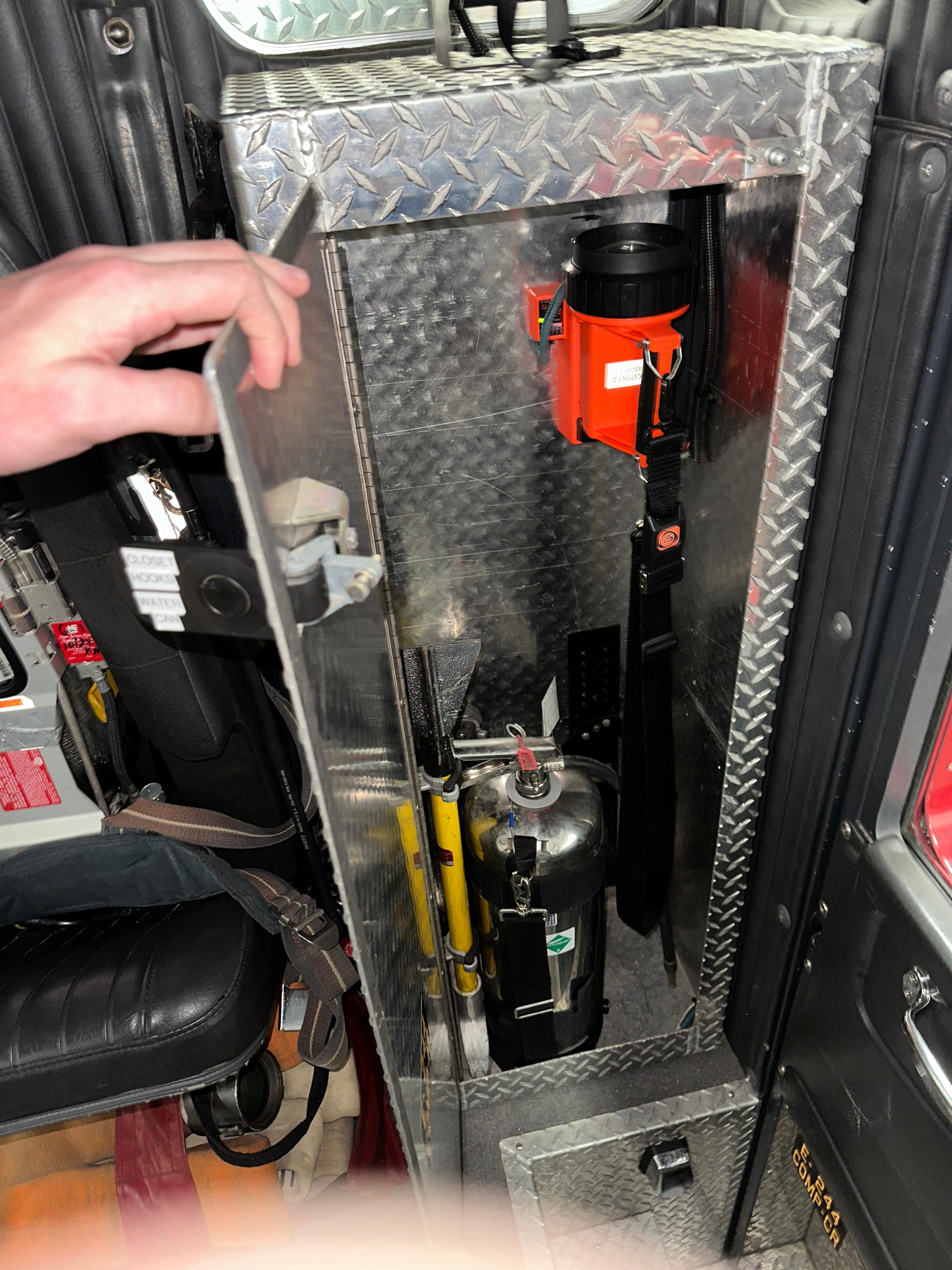 2002 KME Excel Engine, including equipment - image 25