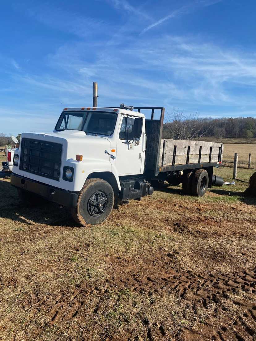 1981 International 2275S Dump Truck — photo 4