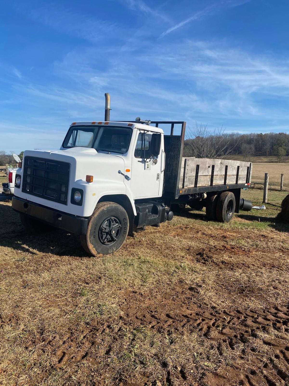 1981 International 2275S Dump Truck - image 4