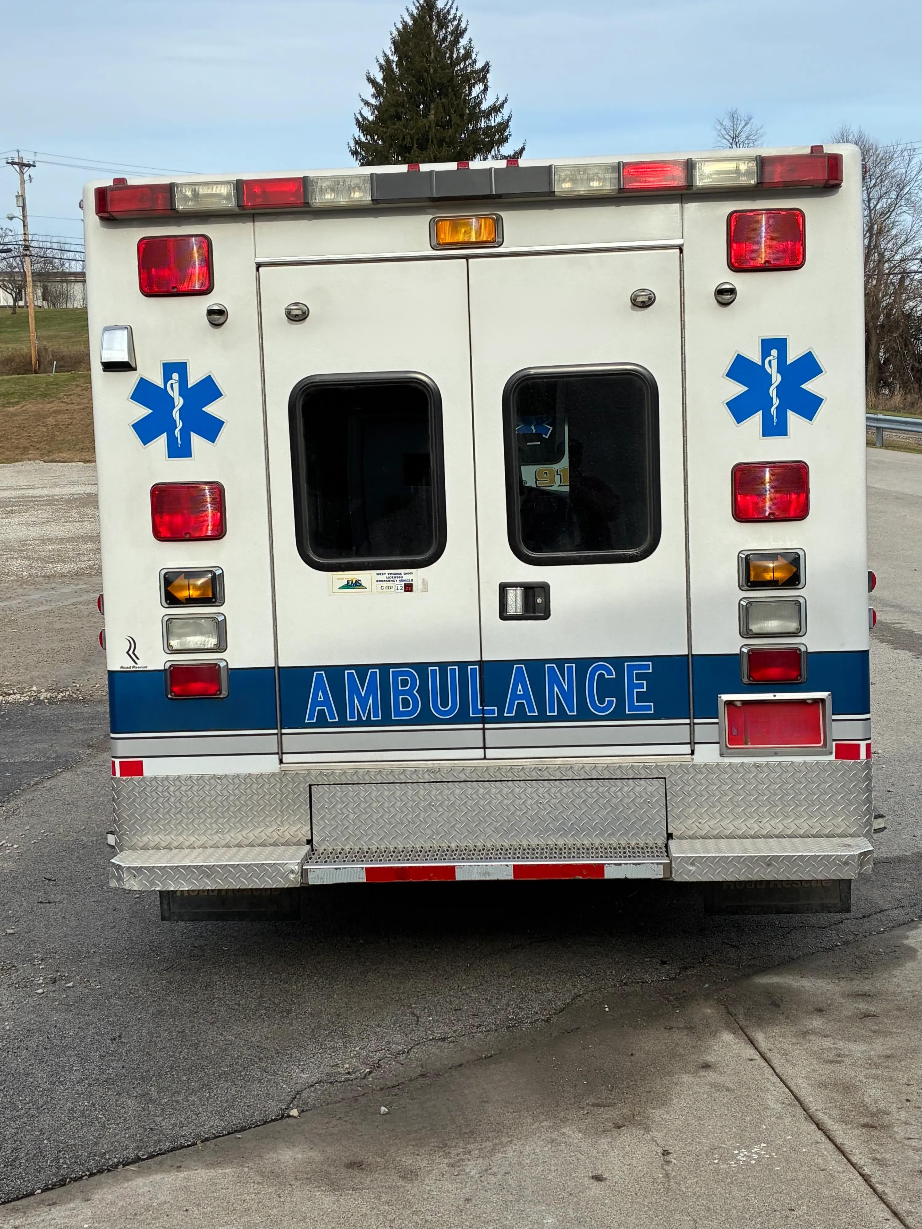 2000 Road Rescue Ford Type III Ambulance - image 5