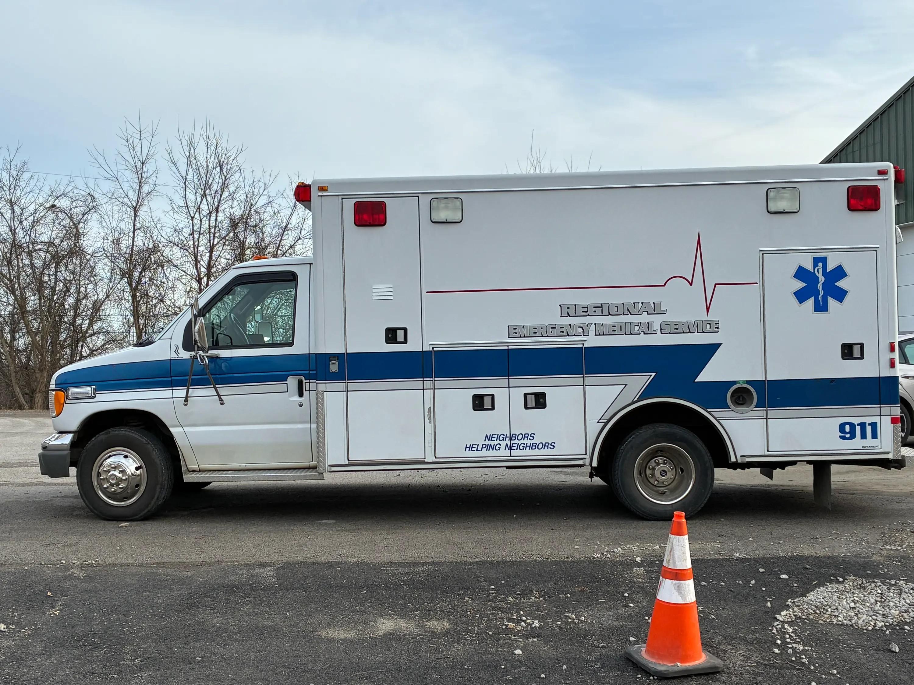 2000 Road Rescue Ford Type III Ambulance - image 2