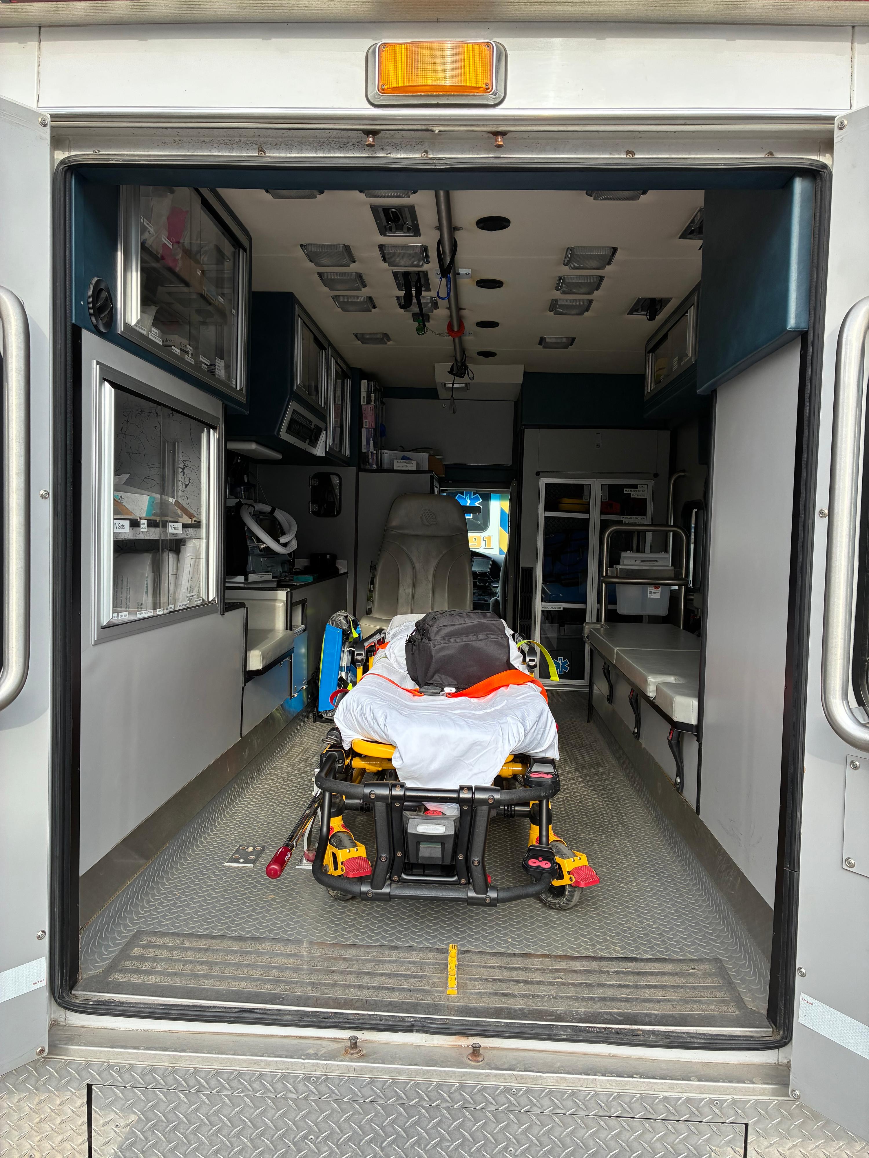 2000 Road Rescue Ford Type III Ambulance - image 7