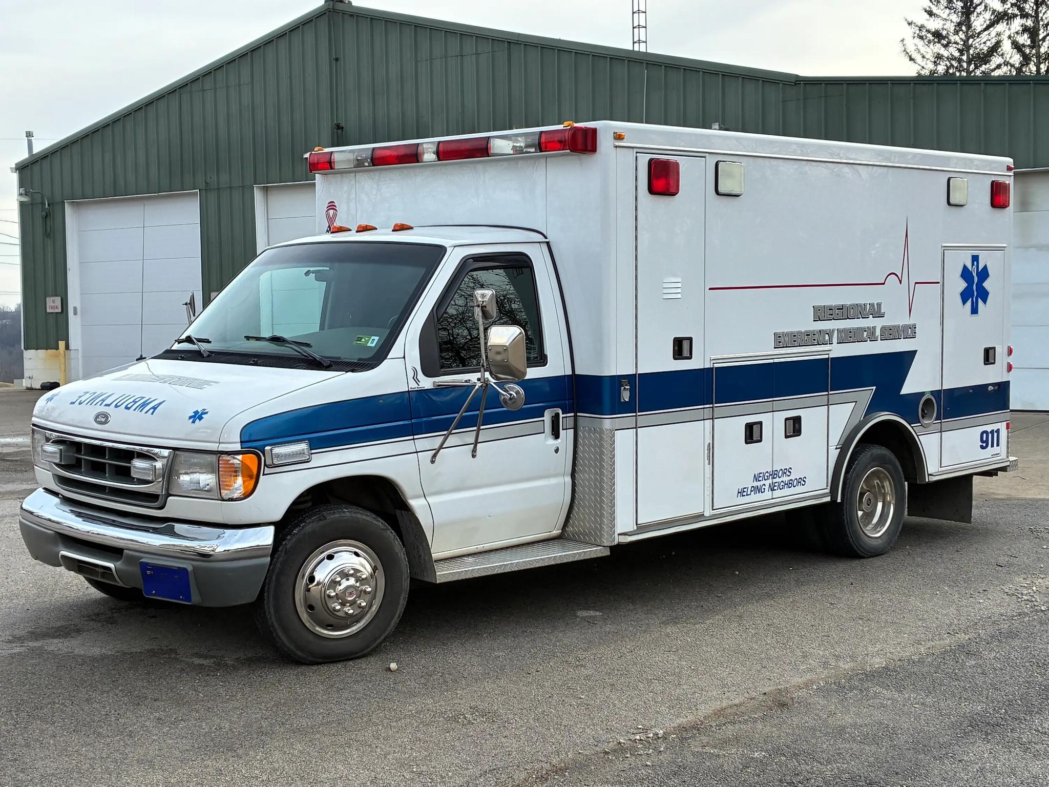 2000 Road Rescue Ford Type III Ambulance - image 1