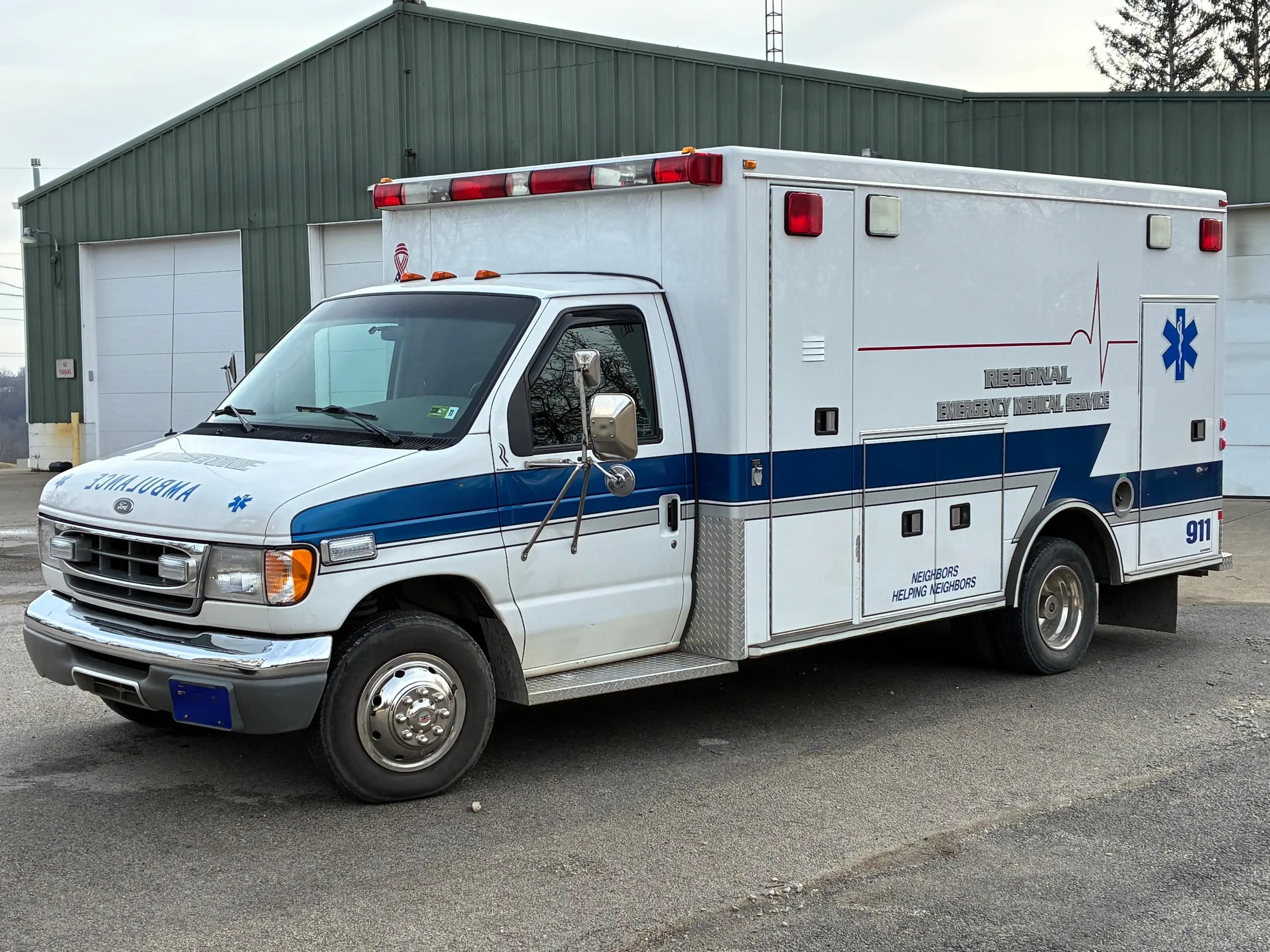 2000 Road Rescue Ford Type III Ambulance - image 1