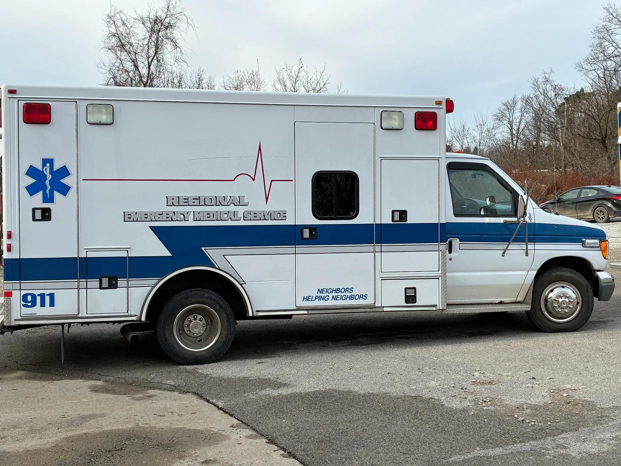 2000 Road Rescue Ford Type III Ambulance - image 4