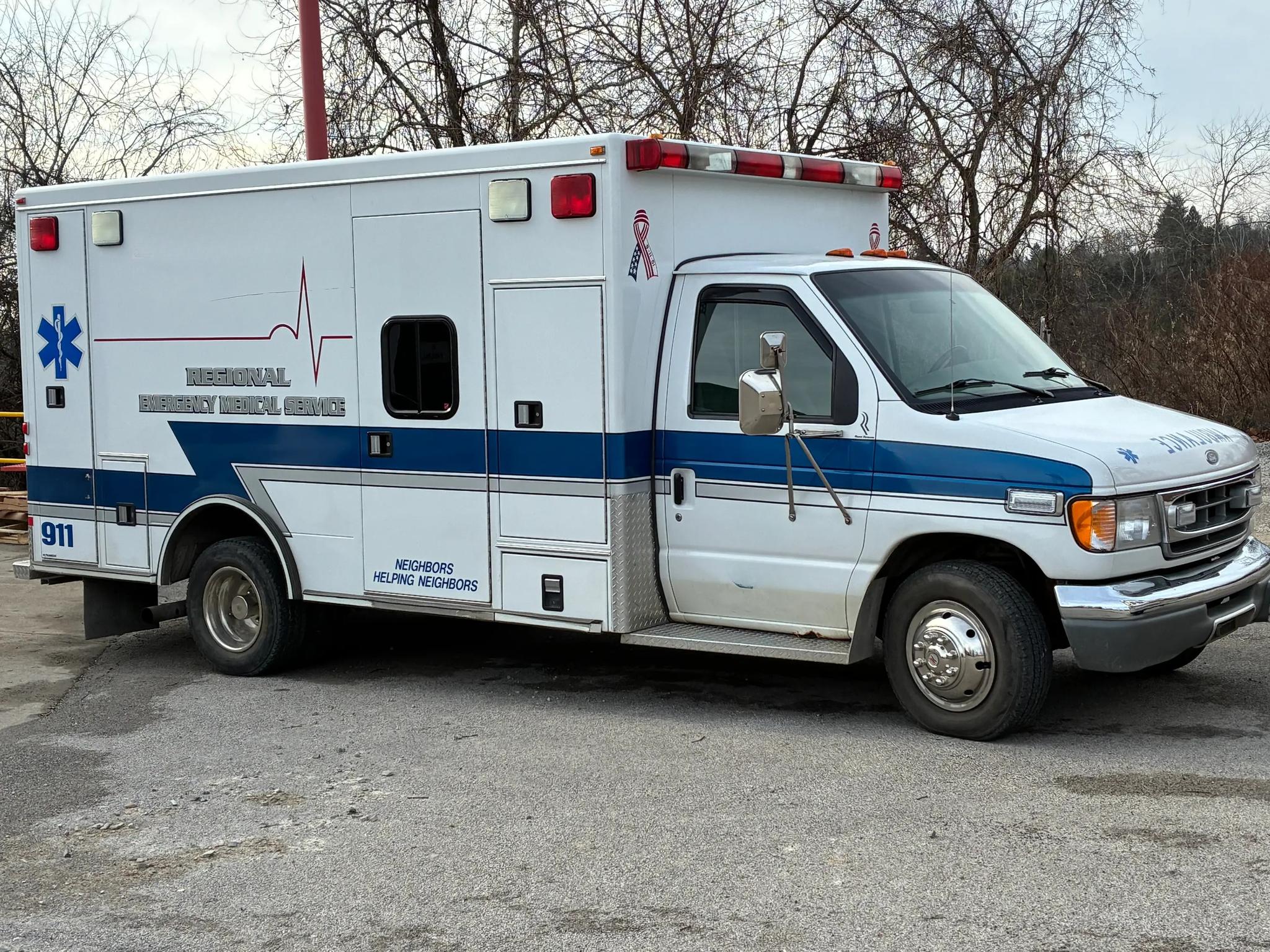2000 Road Rescue Ford Type III Ambulance - image 3