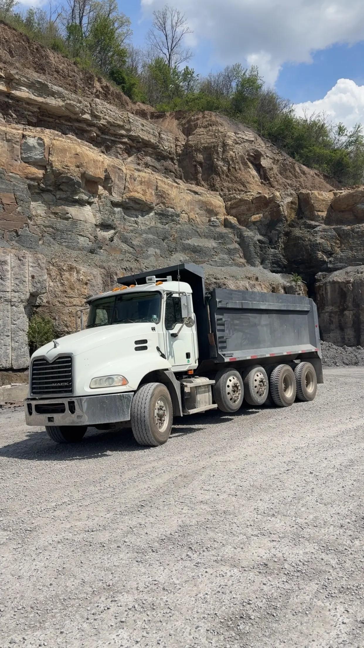 2005 Mack Cx613 Dump Truck - image 1