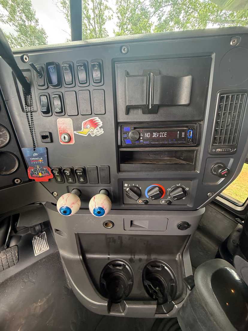 2014 Mack GU713 Dump Truck — photo 7