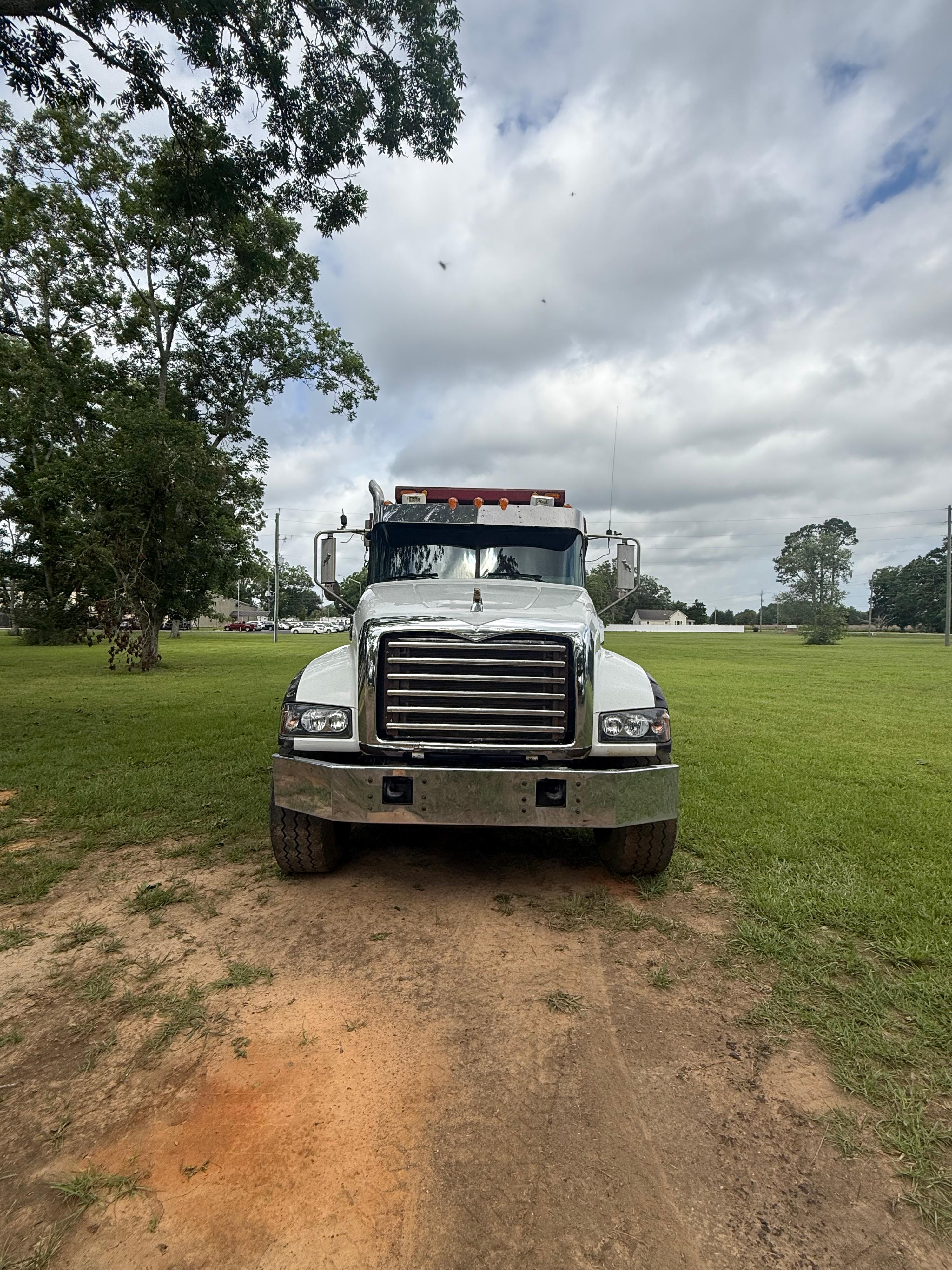 2014 Mack GU713 Dump Truck - image 2