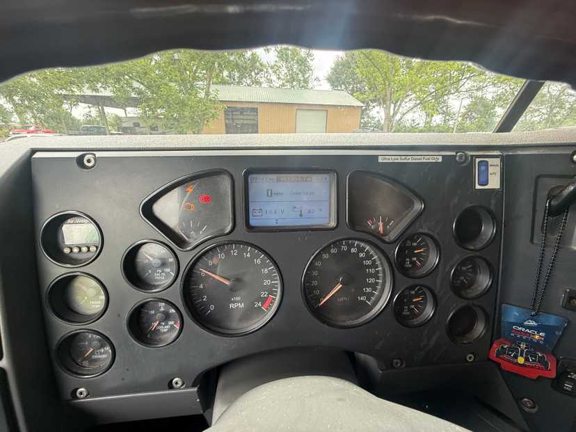 2014 Mack GU713 Dump Truck — photo 8